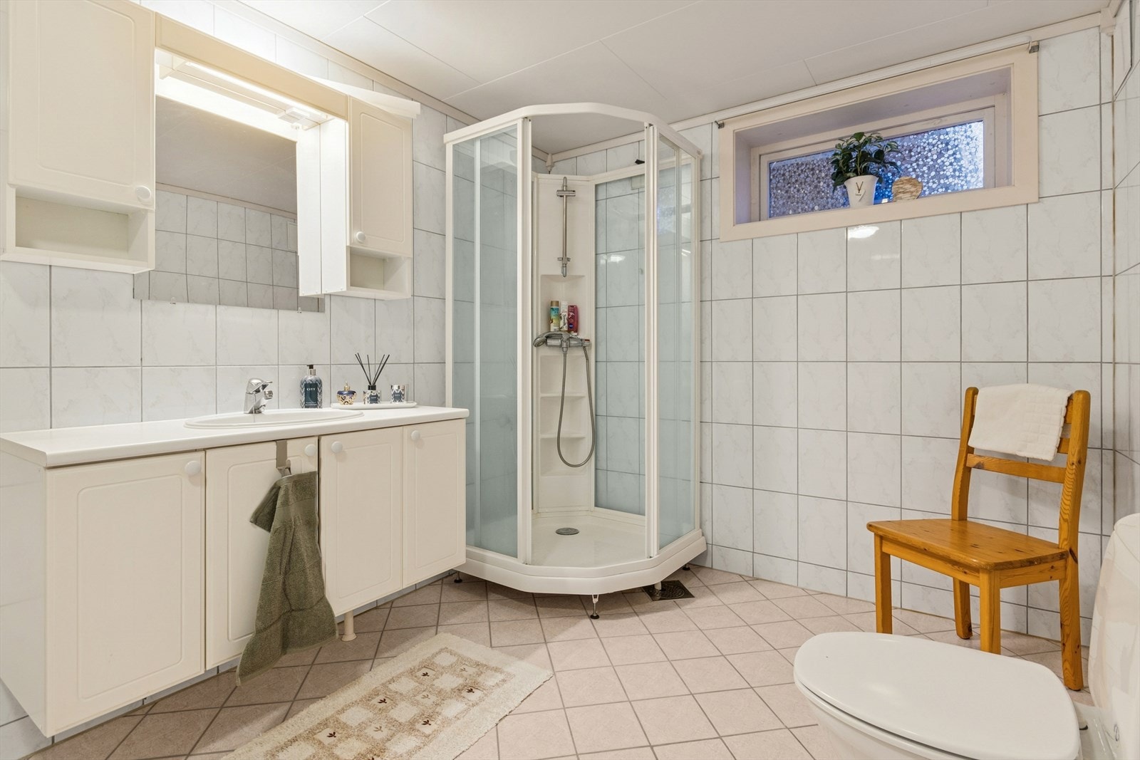 Rom innredet som bad i kjeller. NB! Ikke omsøkt eller godkjent til dagens bruk. Galleribilde