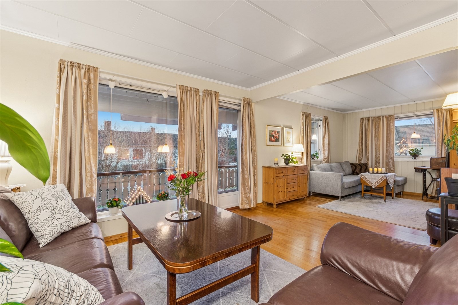 Gode vindusflater sørger for at rommet får godt med naturlig lys. Galleribilde