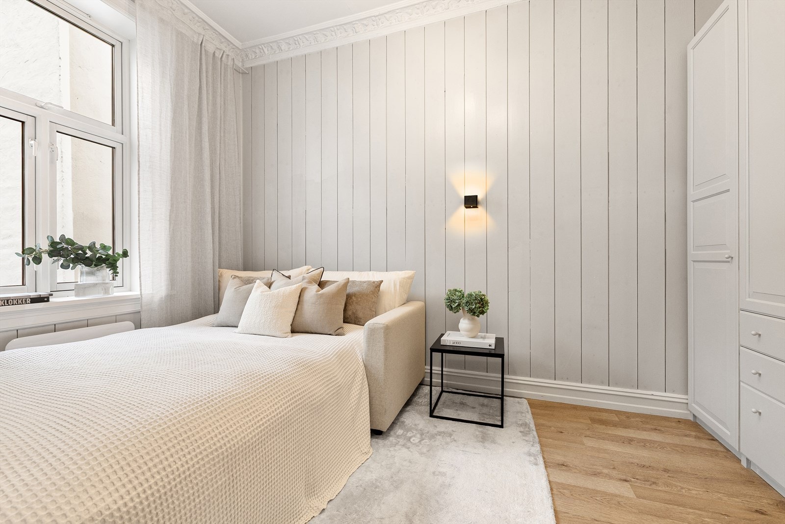 Lyst, innbydende soverom av god størrelse. Galleribilde