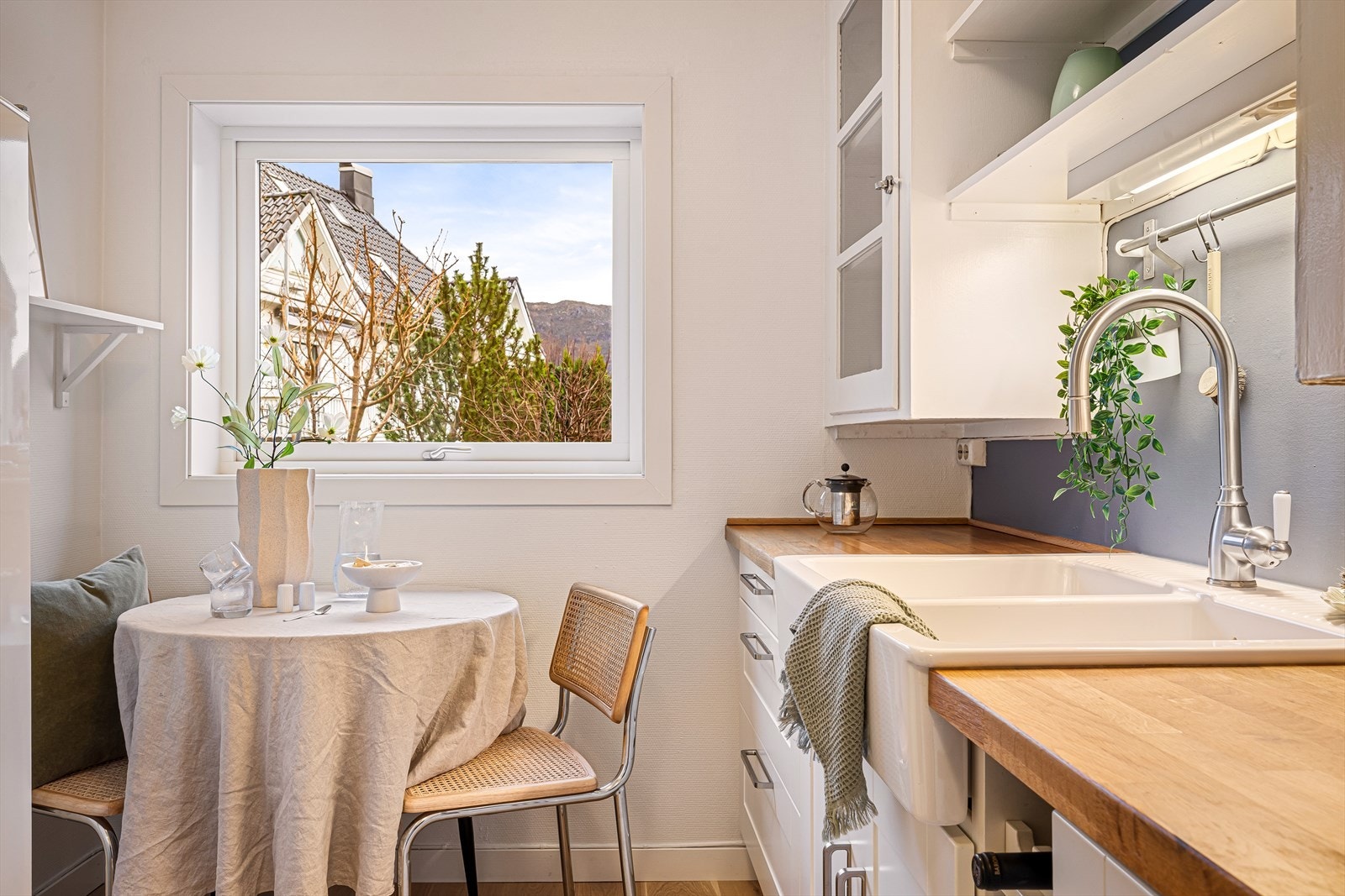 En hyggelig og funksjonell kjøkkensone. Galleribilde