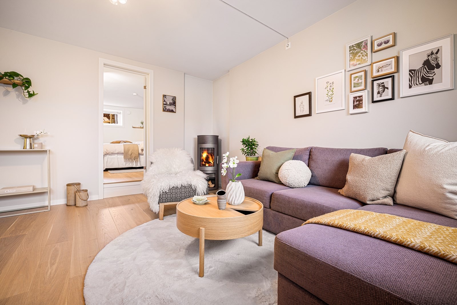 Stuen er av god størrelse og måler ca. 18,1 m² Galleribilde