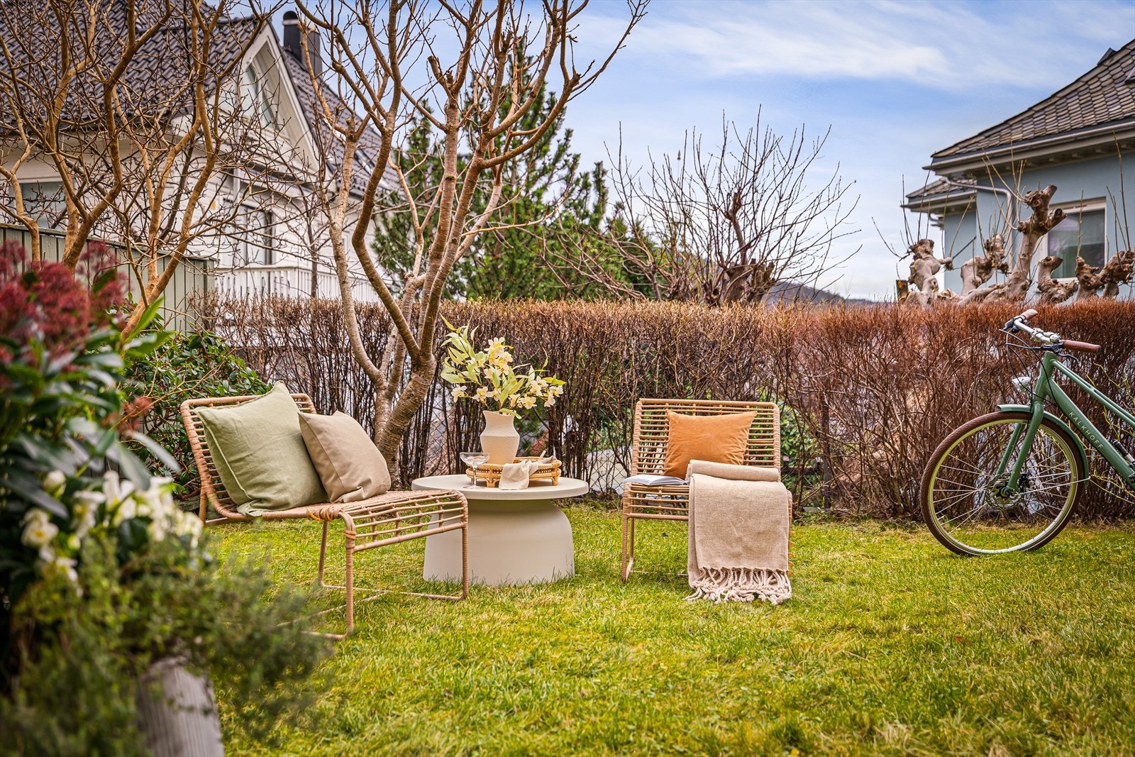 Leiligheten har eksklusiv bruksrett til hage på baksiden av huset Galleribilde