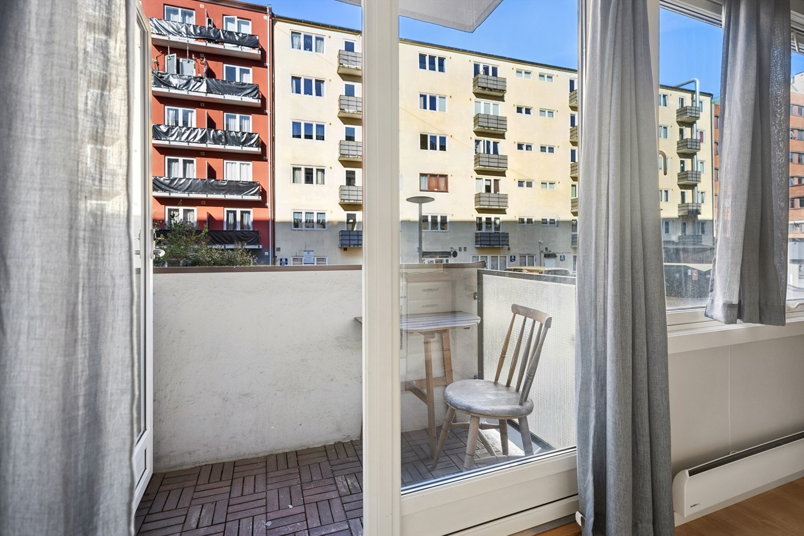 Leiligheten har en god intern beliggenhet vendt i sin helhet mot gårdsrom. Galleribilde