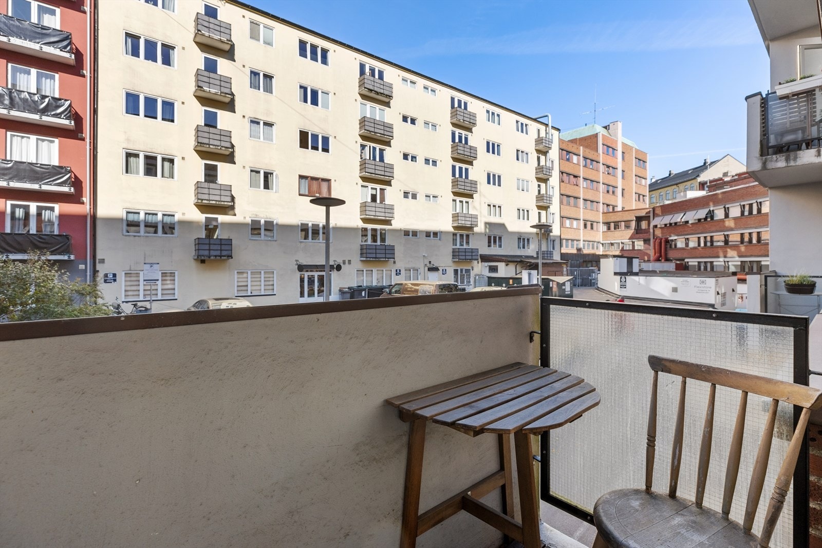 Balkong med plass til hyggelig sittegruppe. Galleribilde