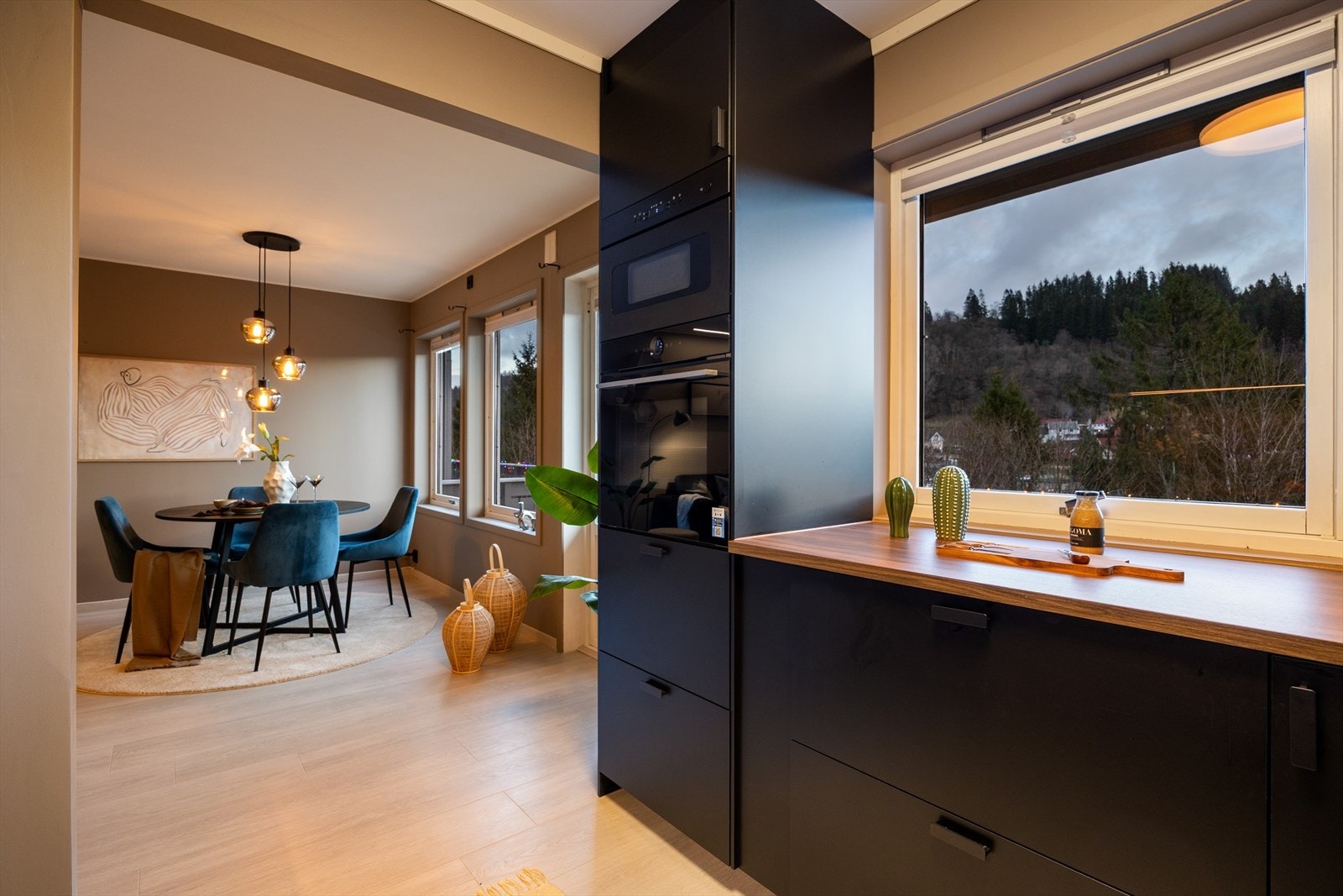 Bosch stekeovn med Air Fryer-funksjon, app-/WiFi-styring og pyrolytisk rengjøring. Galleribilde