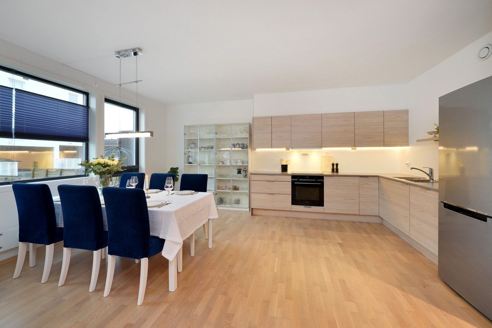 Utvidet benkeplass og ekstra skapplass på kjøkkenet. Galleribilde