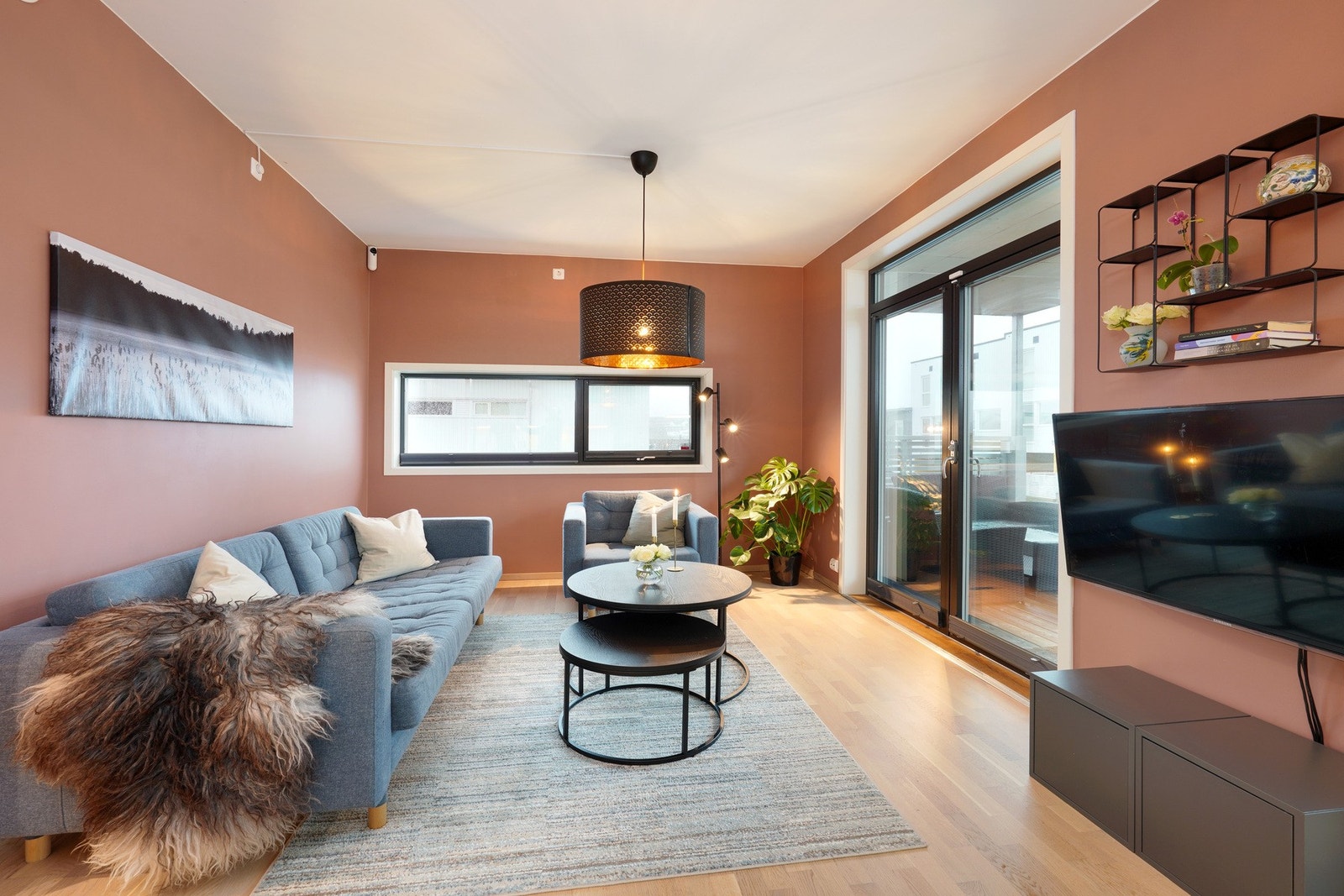 Praktisk utgang til terrasse fra stuen. Galleribilde