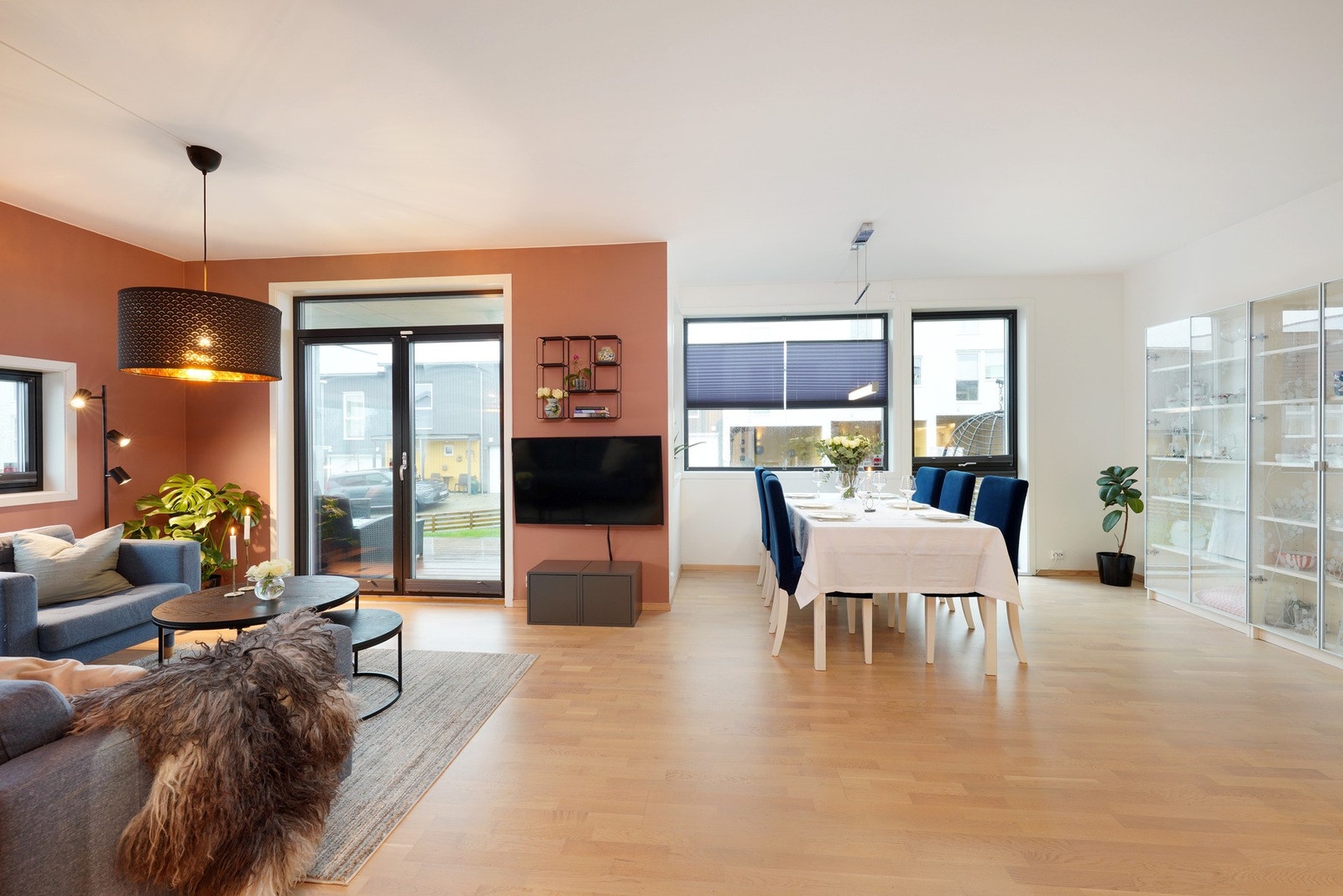 Stue og kjøkken løsning. Galleribilde