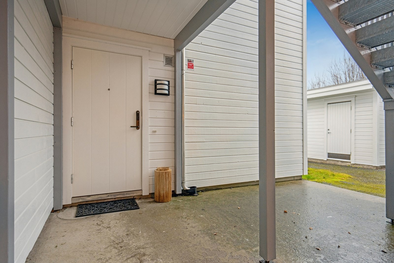 Praktisk og trappefri adkomst og inngangsparti. Galleribilde