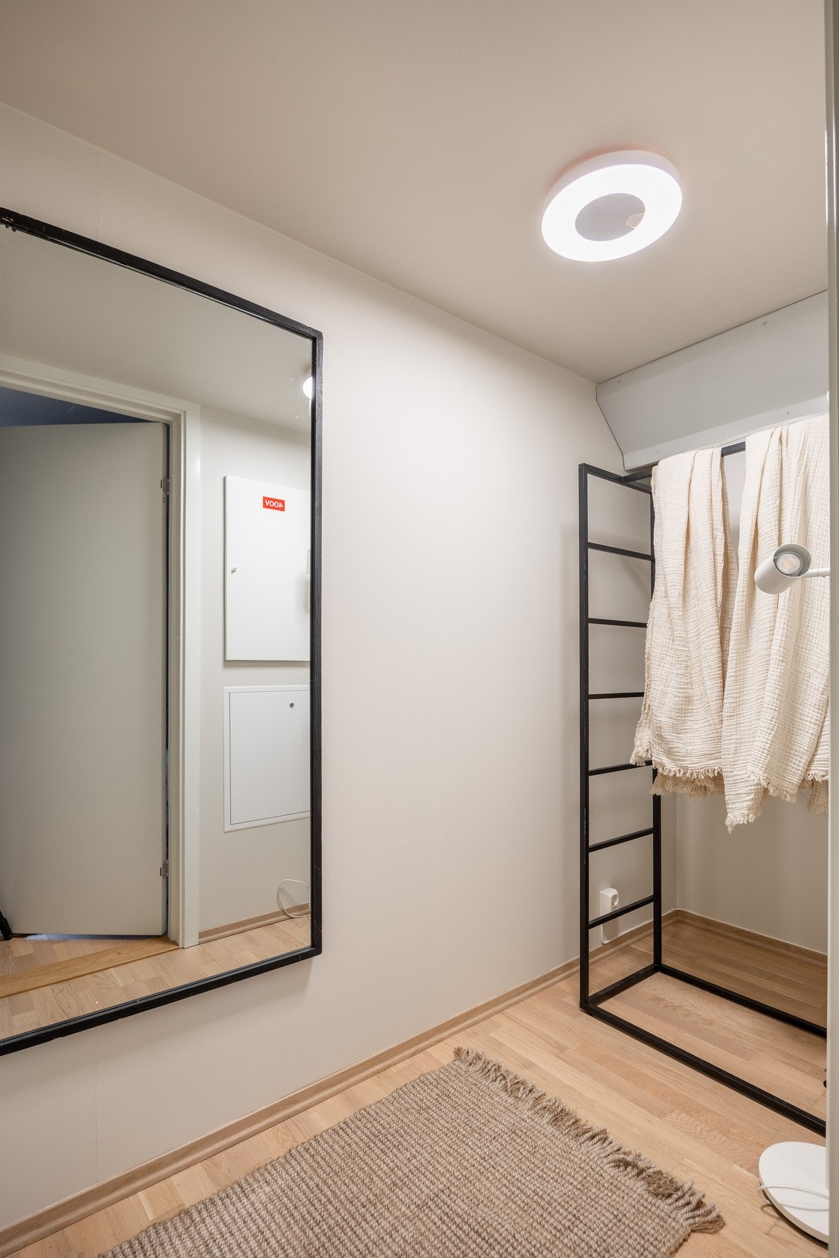 Godt med oppbevaringsplass i innvendig bod. Videre disponerer leiligheten en kjellerbod på 5 kvm. Galleribilde