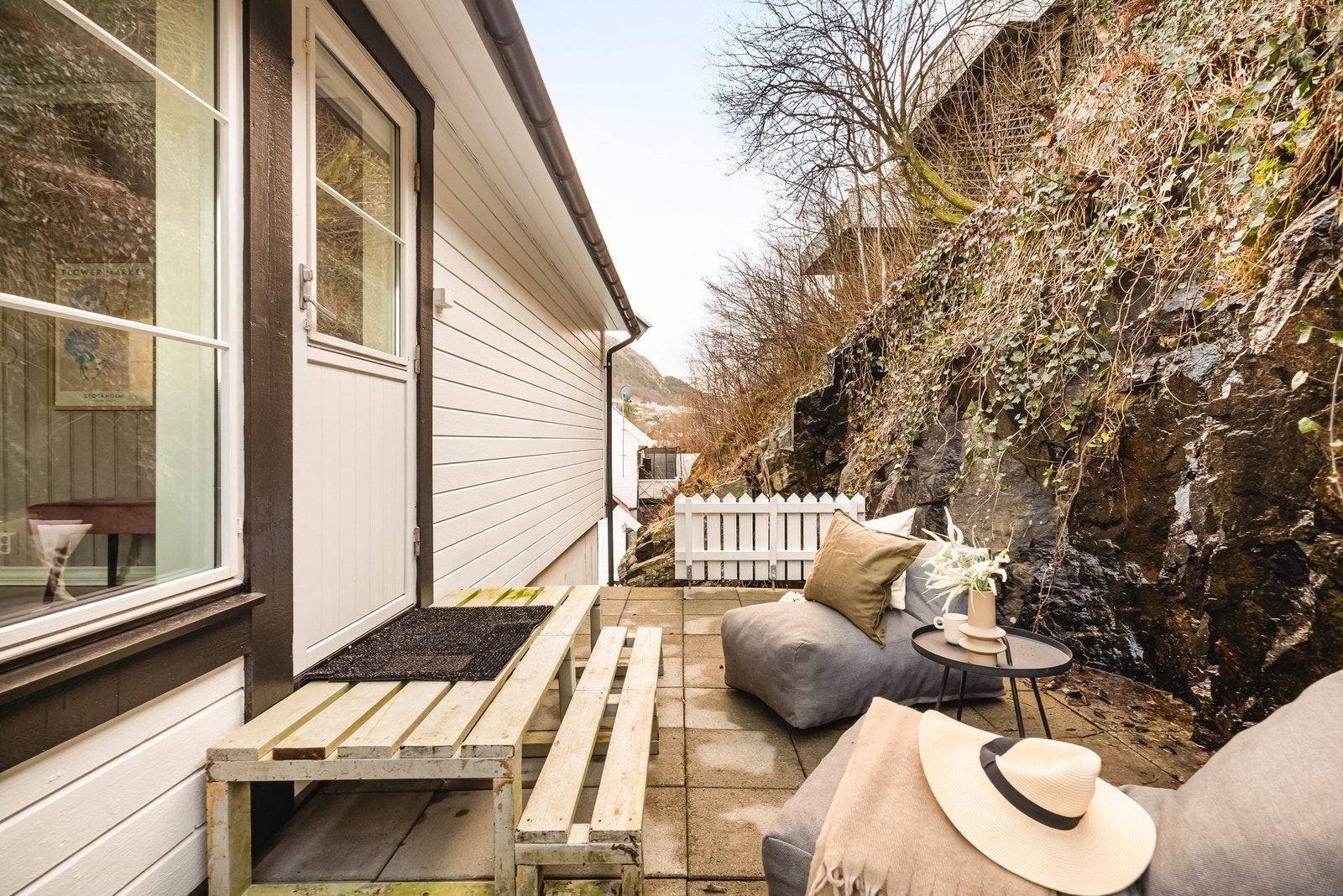 Fra loftstuen har du også tilgang til en uteplass på baksiden av huset. Galleribilde