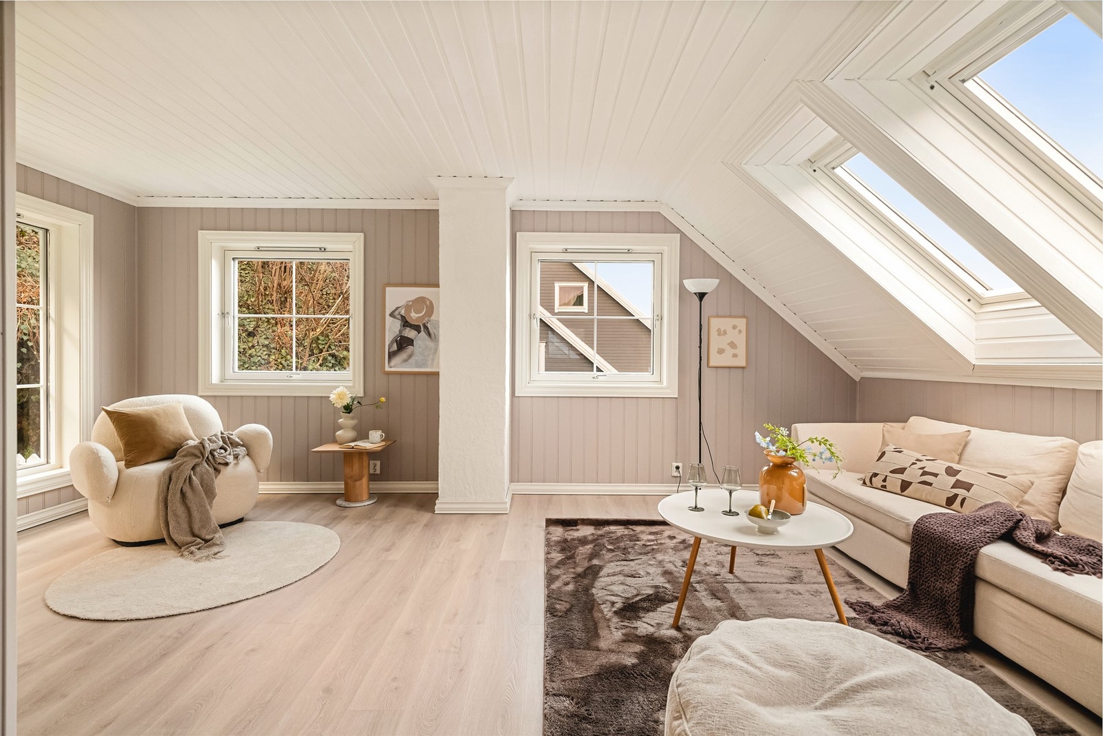 Her er det også lagt et lekkert laminatgulv i 2023. Galleribilde