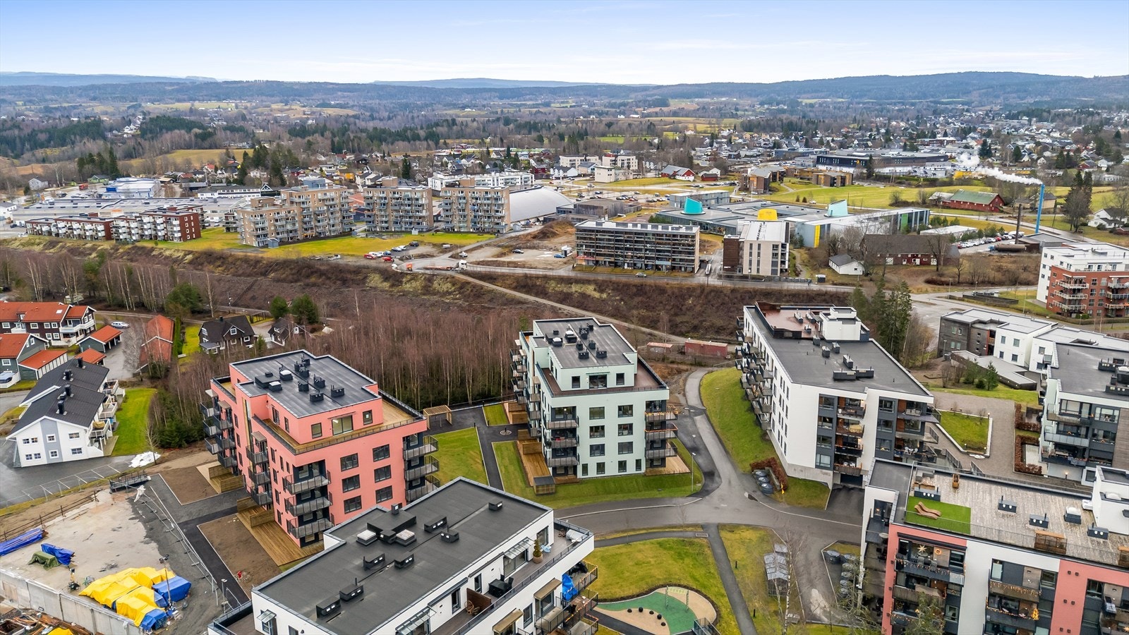 Området byr på nærhet til både marka, skoler, barnehager og servicetilbud. Galleribilde