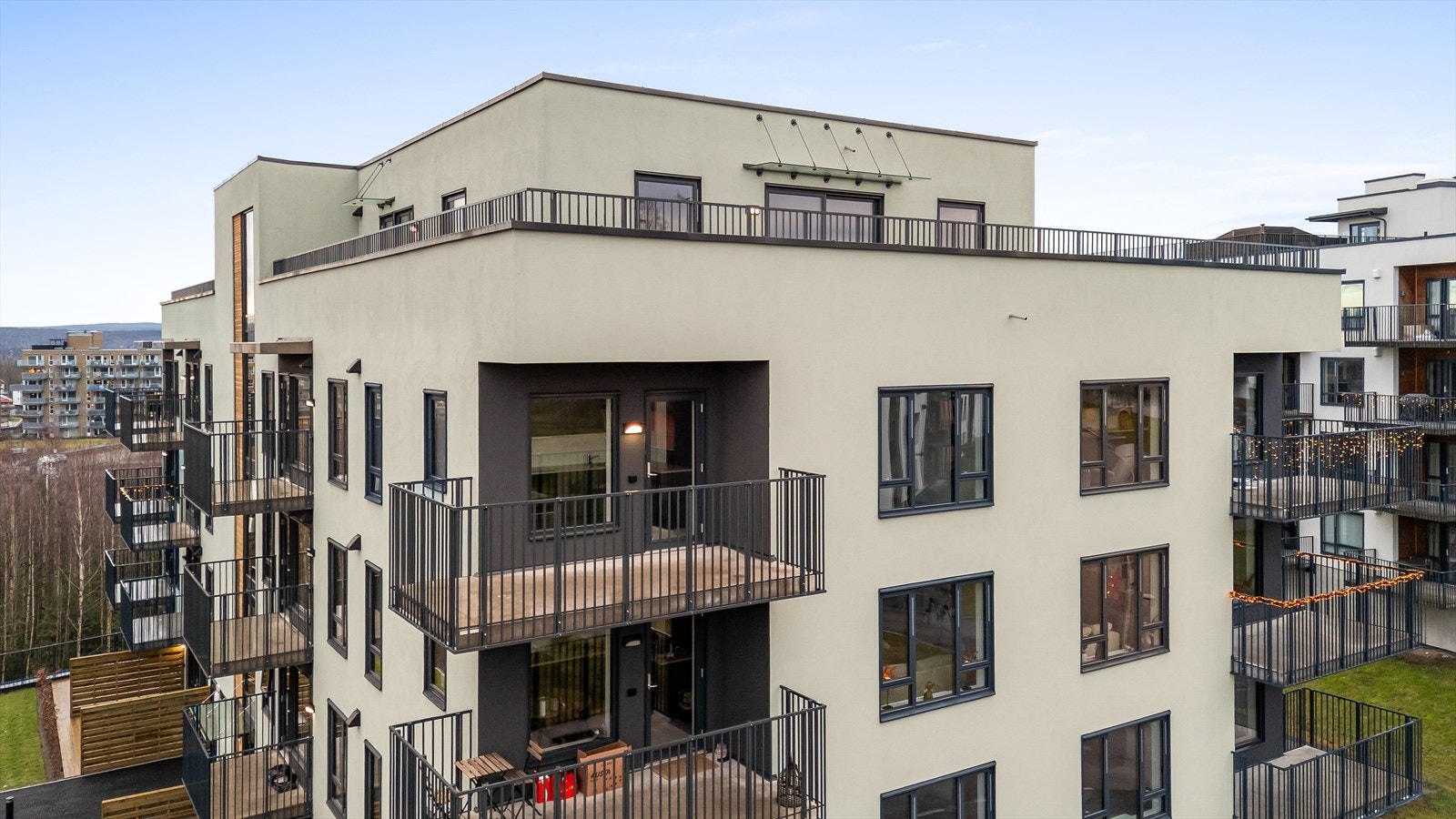 Alle leilighetene i bygget har private uteplasser i form av balkonger. Galleribilde