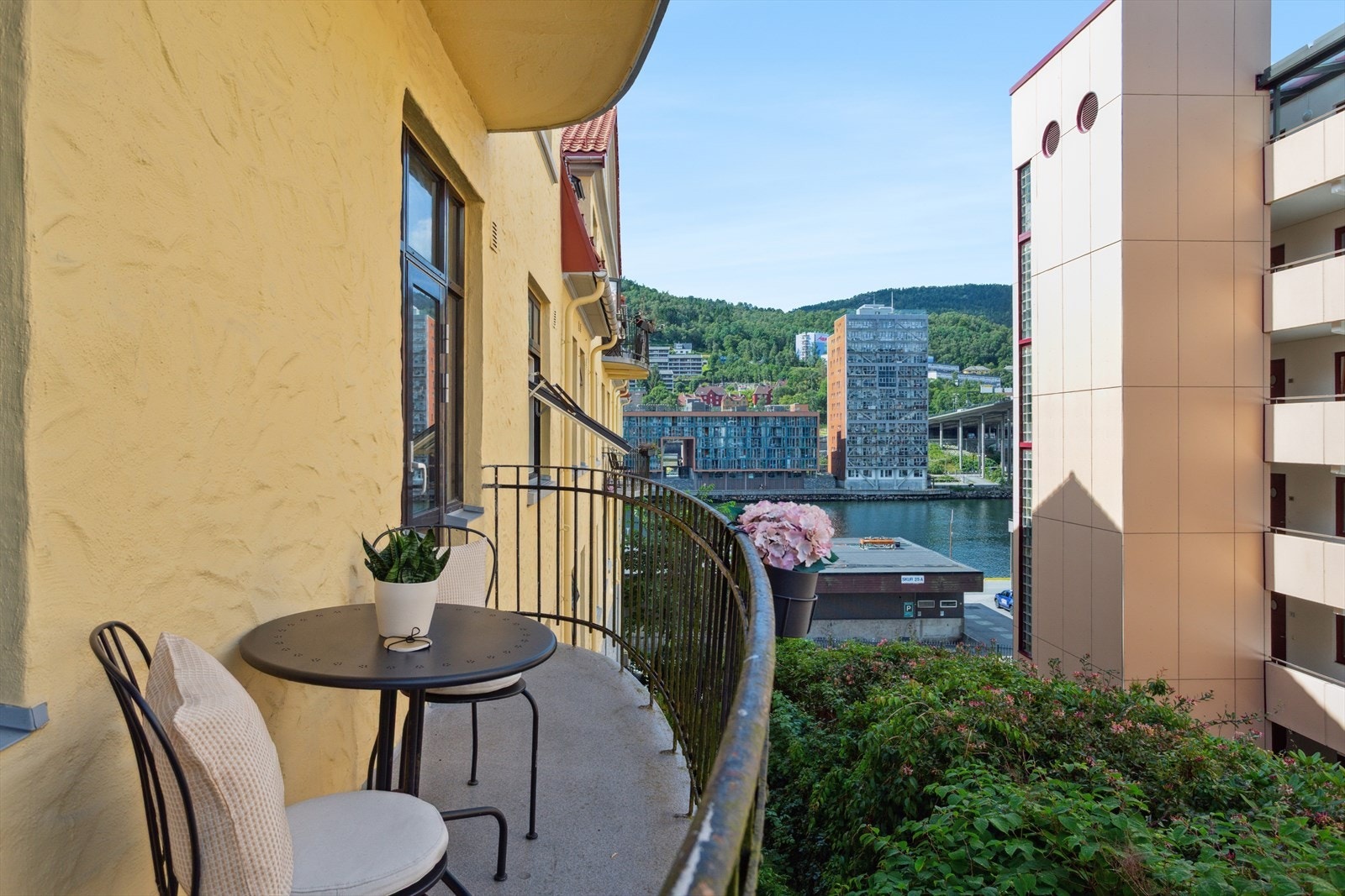 Utsikt mot Damsgårdssundet. Galleribilde