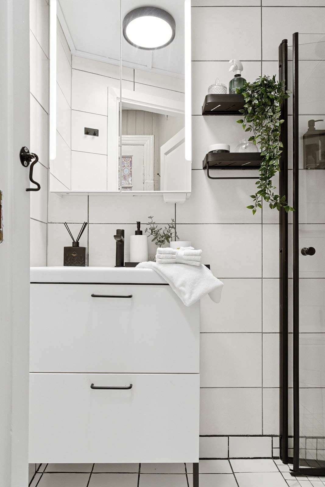 Oppbevaring både over og under vask. Galleribilde