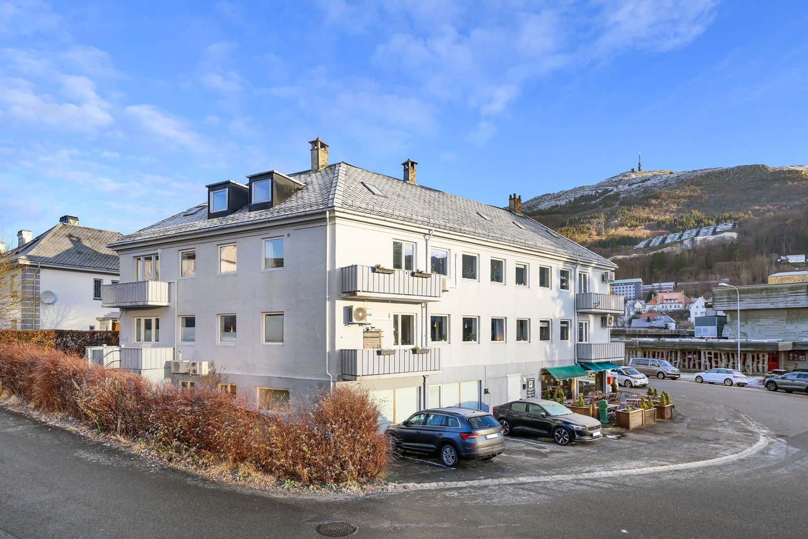 Lys og innbydende 3- roms leilighet beliggende i en høy 1. etasje Galleribilde