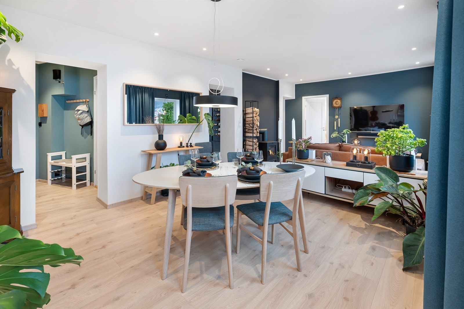 Leiligheten byr på god standard, gjennomtenkt planløsning og flotte oppgraderinger fra 2020 Galleribilde