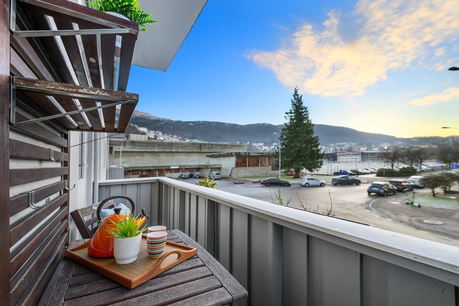 Her er det plass til en hyggelig sittegruppe - et fint sted å nyte kaffekoppen. Galleribilde