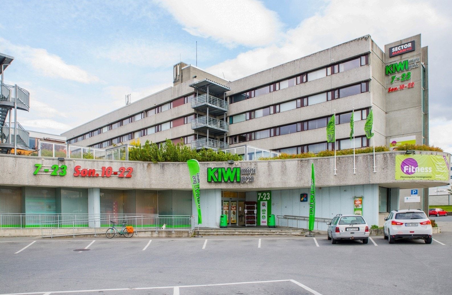 KIWI ligger også med kort gange unna leiligheten, holder åpent også på søndager Galleribilde