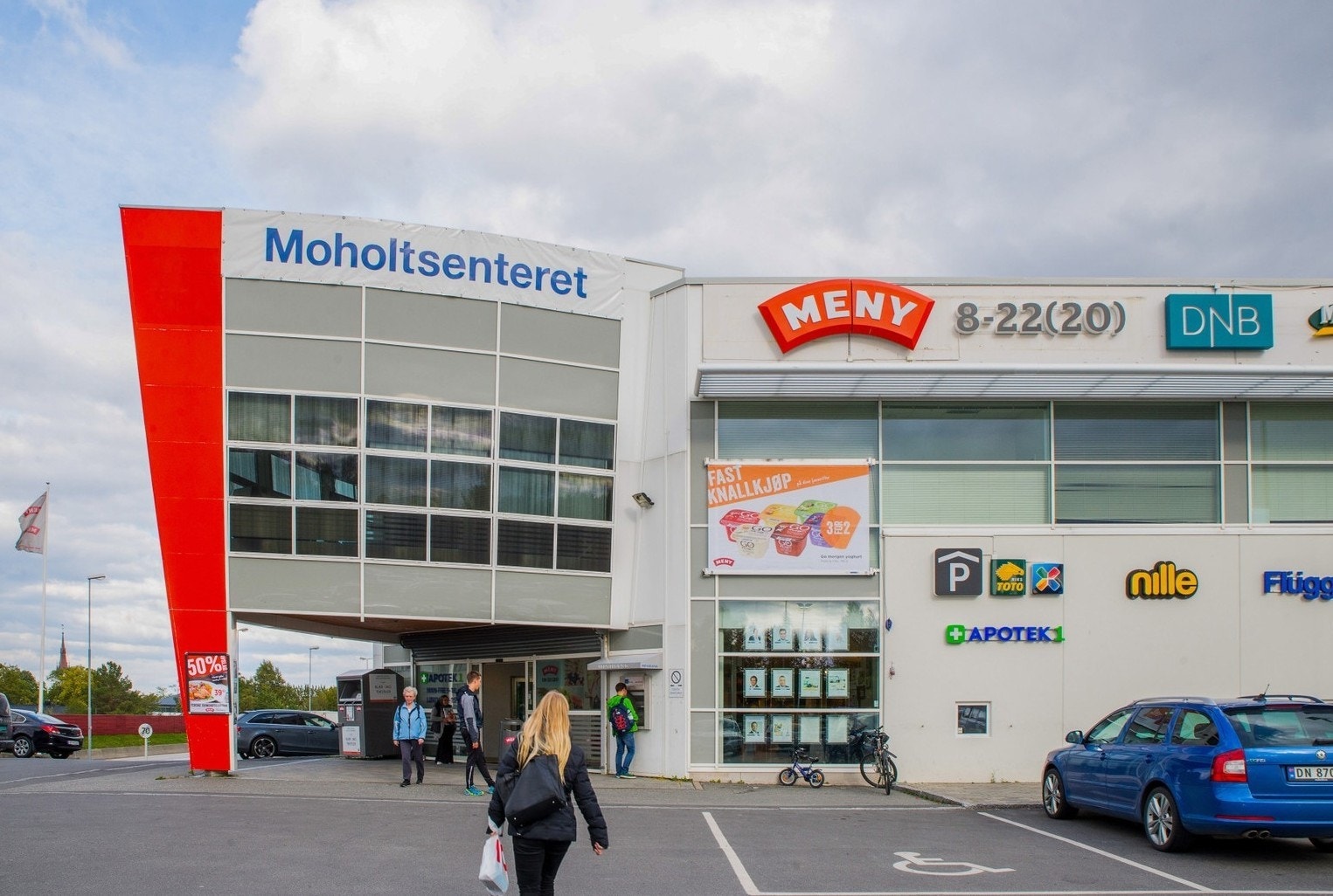 Moholtsenteret kan by på blant annet Meny, apotek, Frisør, blomsterbutikk m.m. Galleribilde