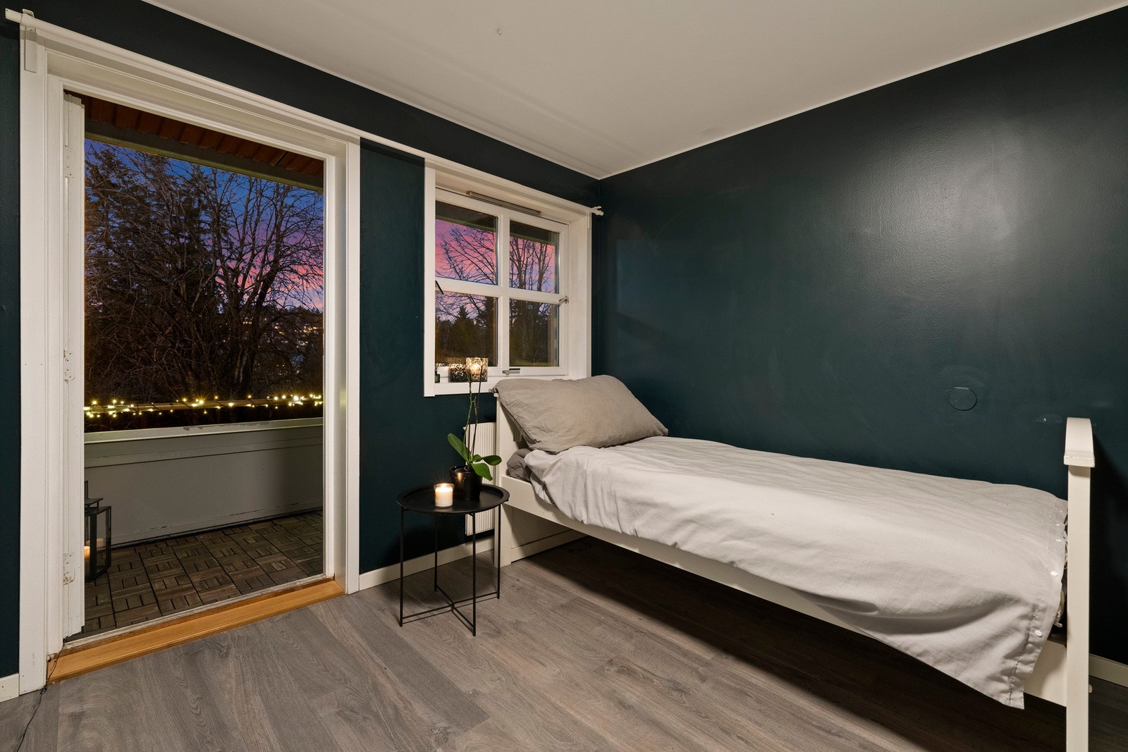 Utgang fra soverom nr 4 til en nordvendt balkong på ca 6,5 m². Galleribilde