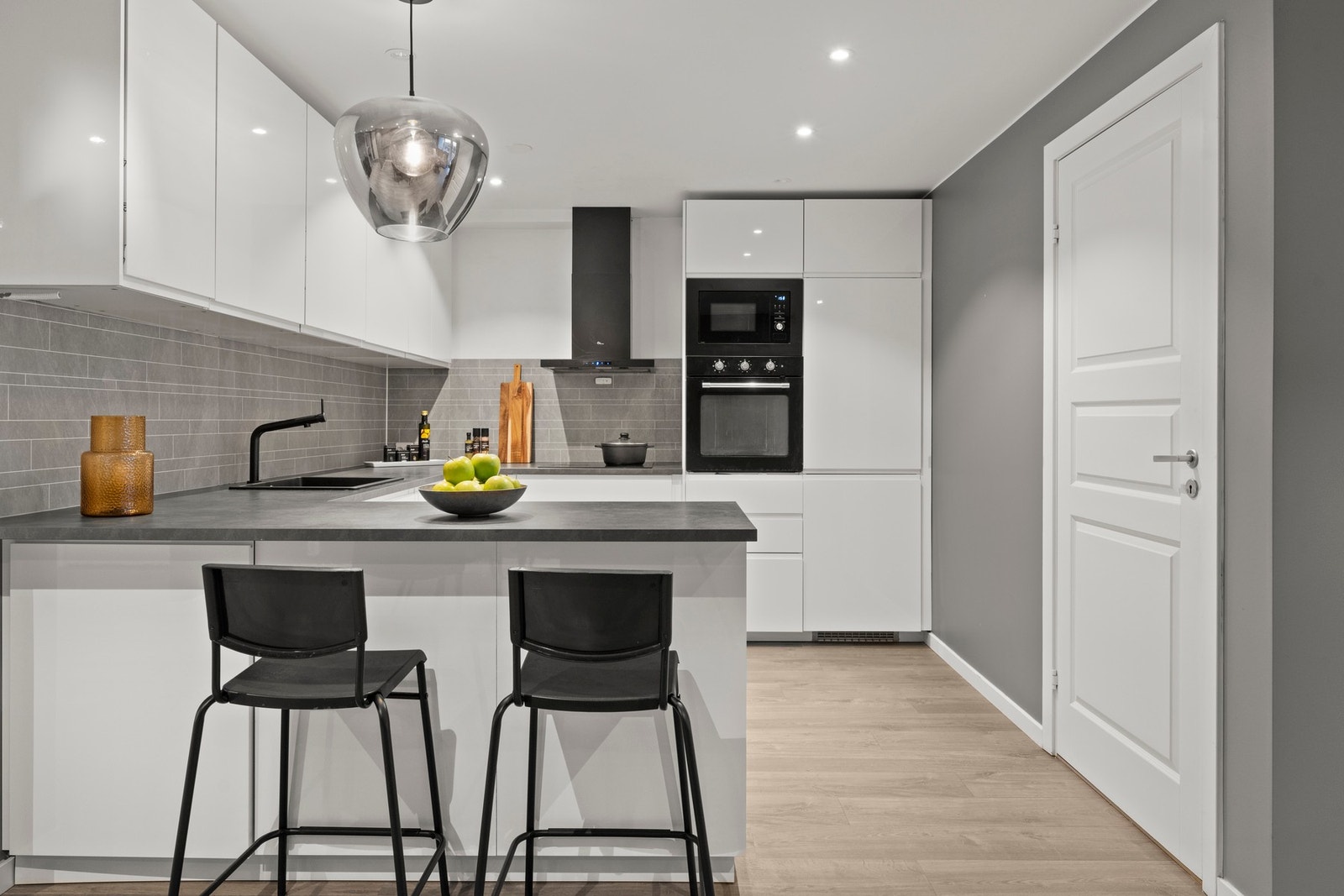 Påkostet og familievennlig 5-roms leilighet med gjennomtenkt planløsning. Galleribilde