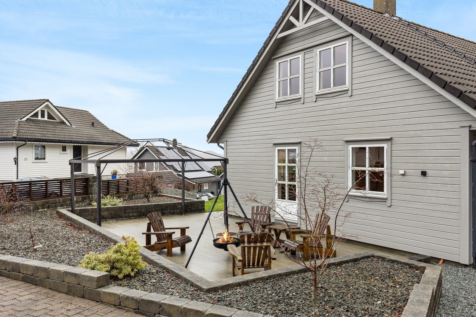 Innbydende enebolig med pent opparbeidet uteområde. Galleribilde