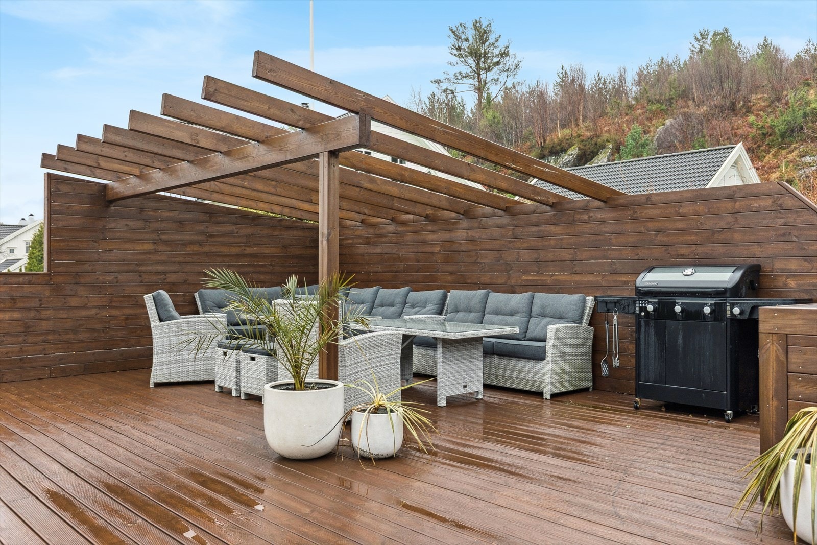 Lun pergola med god sitteplass - perfekt for å samle familie og venner. Galleribilde