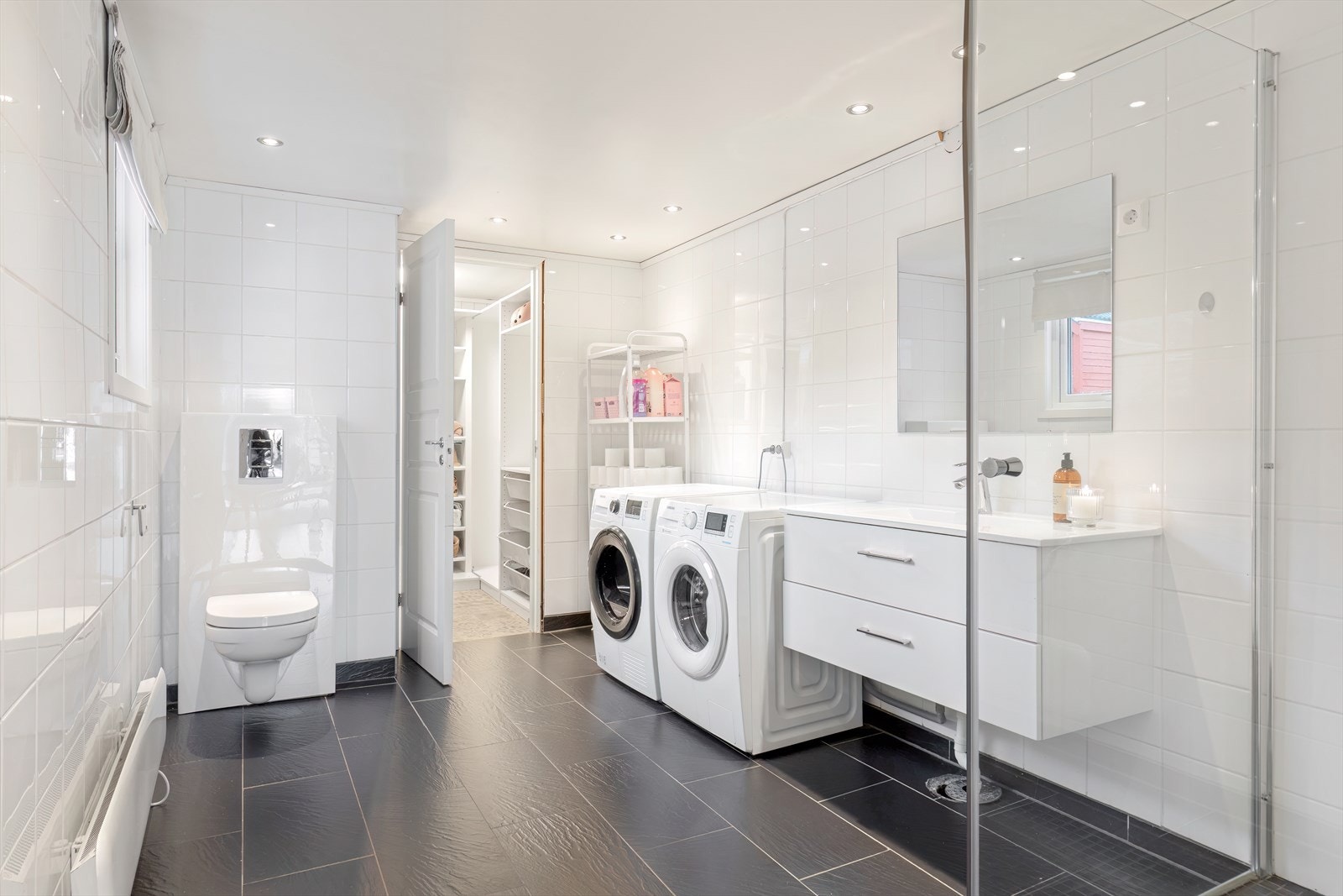 Baderom (opprinnelig vaskerom, wc og bod) Galleribilde