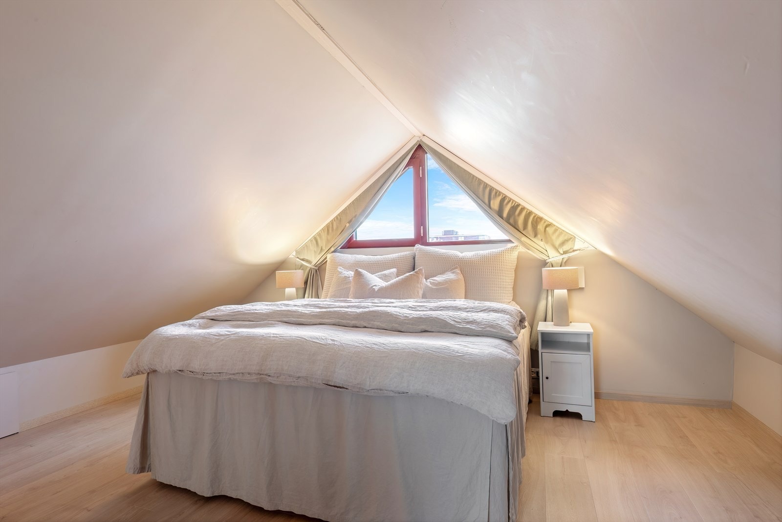 Loft (opprinnelig godkjent som hems) Galleribilde