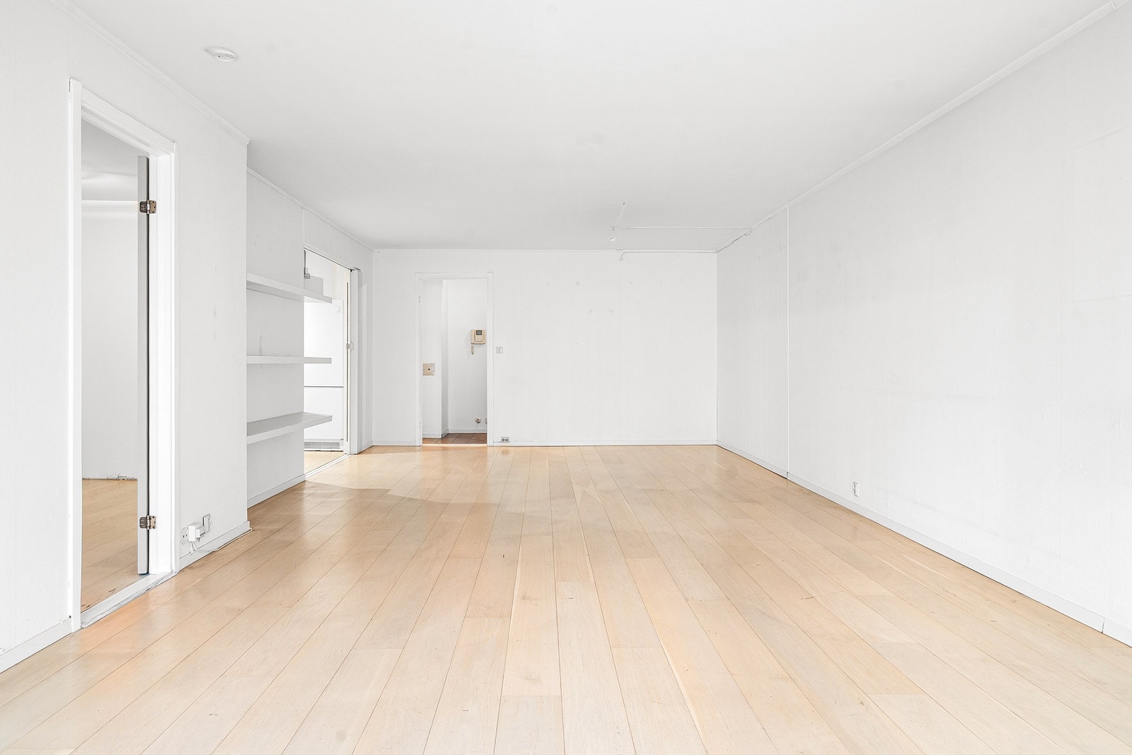 Leiligheten har et oppussingsbehov så her kan man skape seg et hyggelig hjem. Galleribilde