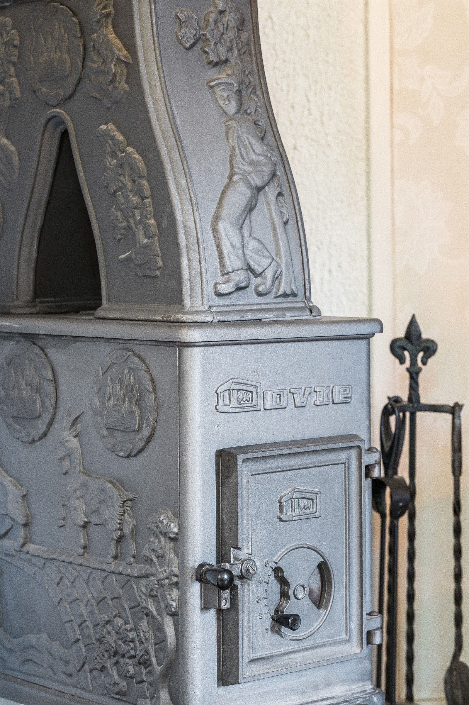 Flott og solid peisovn som er ypperlig på kalde vinterkvelder Galleribilde