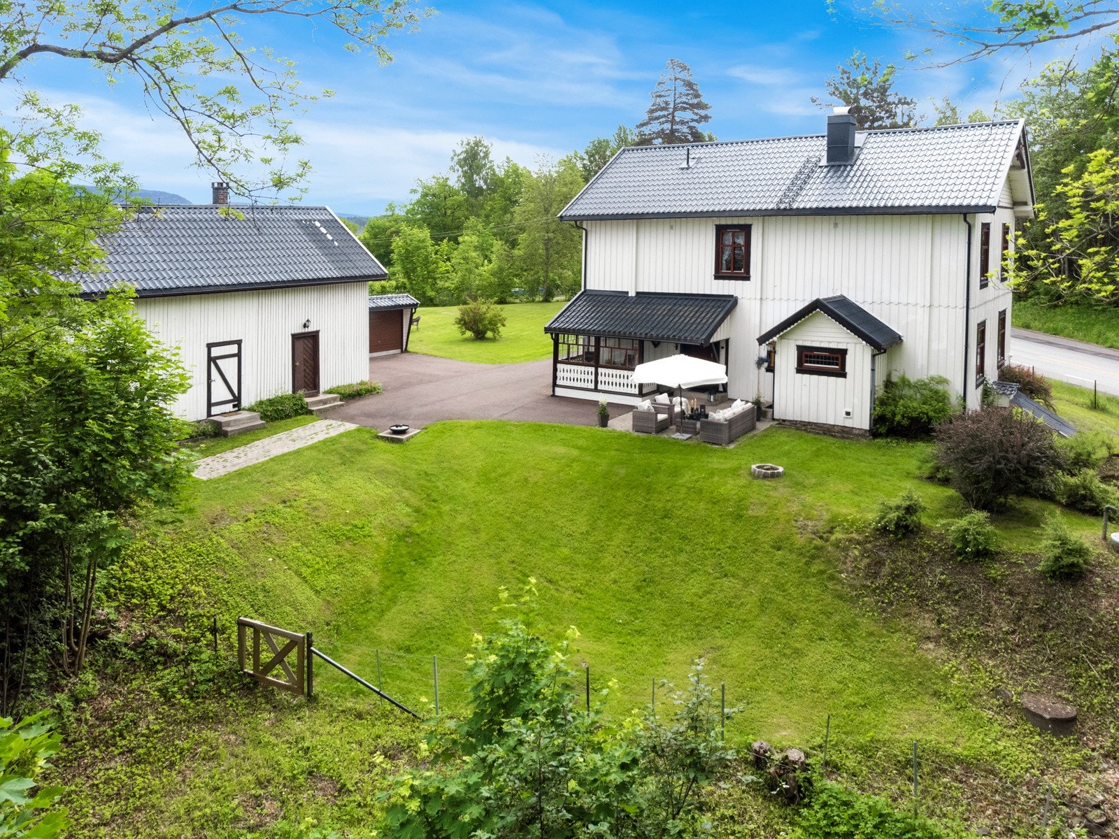 Garasje og redskapshus på en tomt på over 1,8 mål! Galleribilde