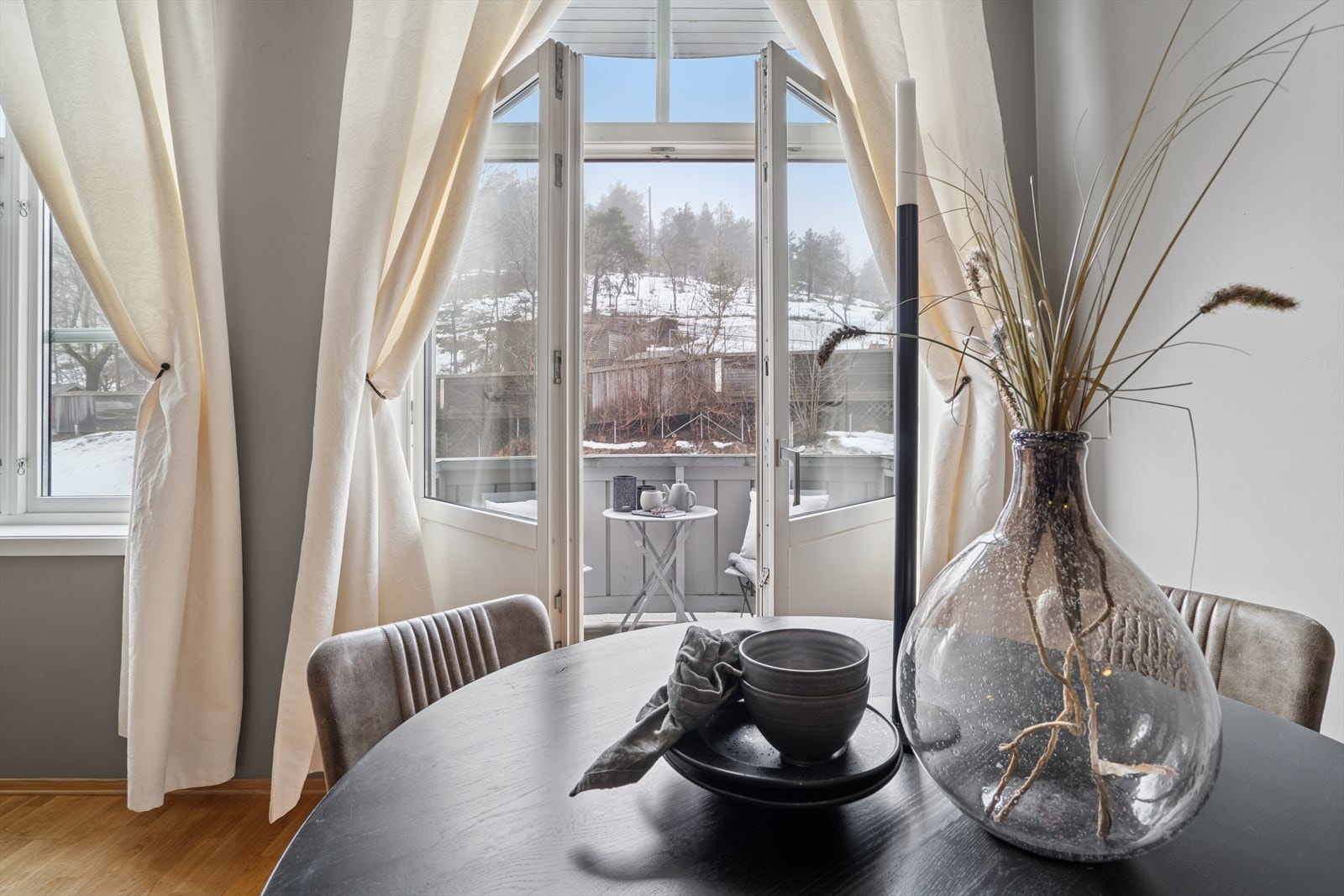 Fra stuen er det videre utgang til balkongen. Galleribilde