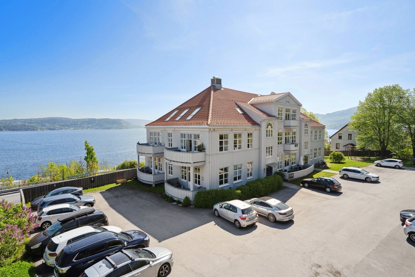 Leiligheten ligger i et flott boområde med umiddelbar nærhet til Drammensfjorden. Galleribilde