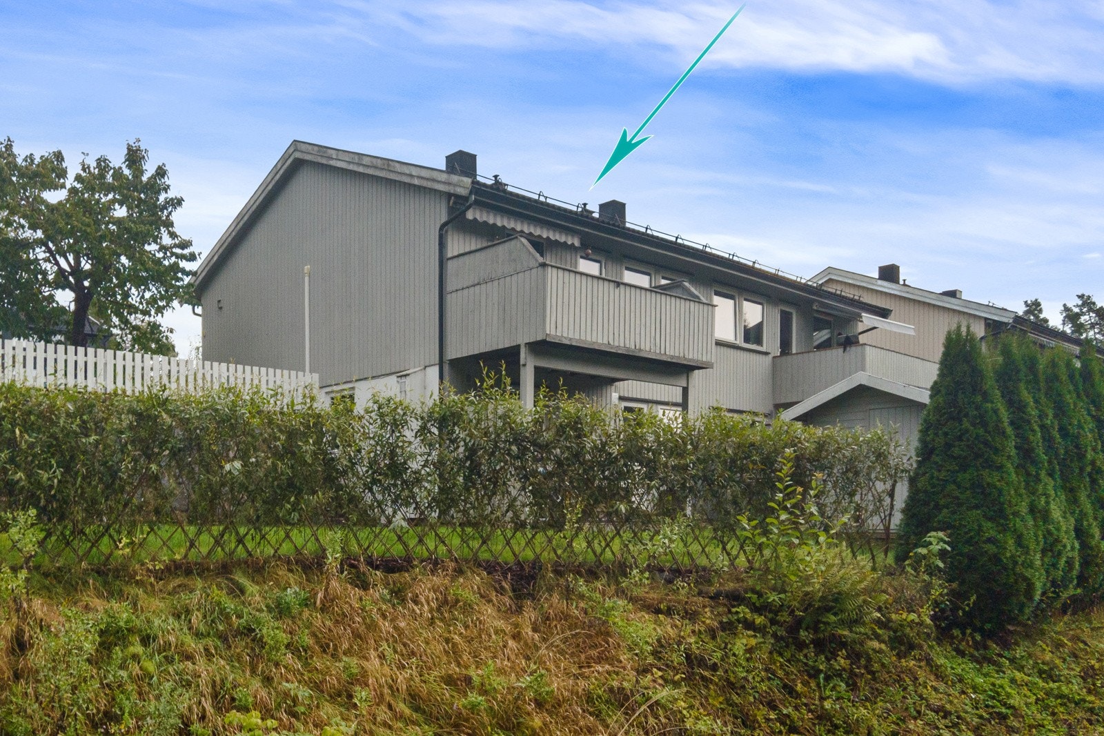 Solrik balkong med utgang fra stuen - høyt, fritt og usjenert Galleribilde