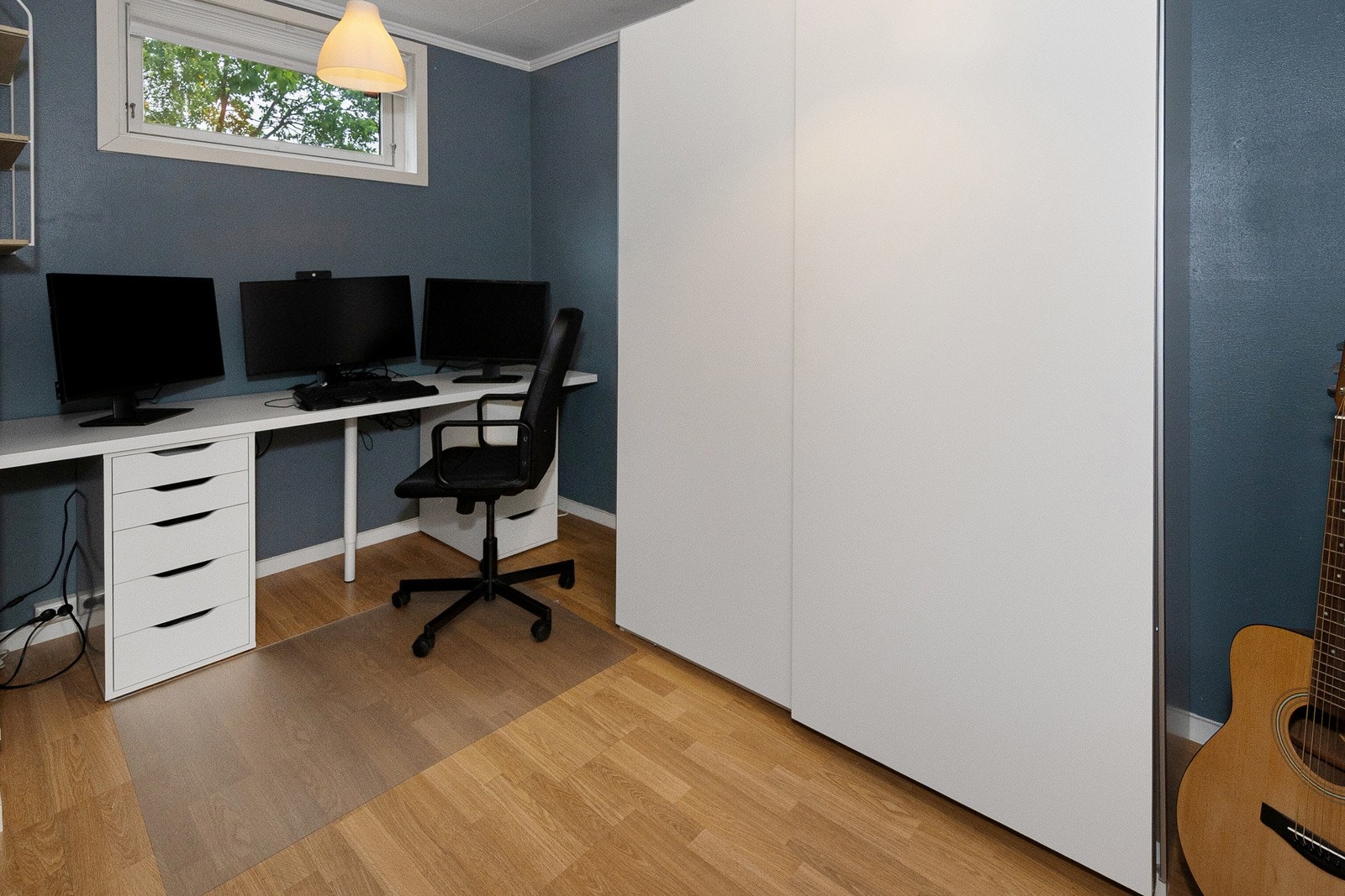 Bod/kontor i undereetasje - Rommet er ikke søkt bruksendret/godkjent for varig opphold Galleribilde