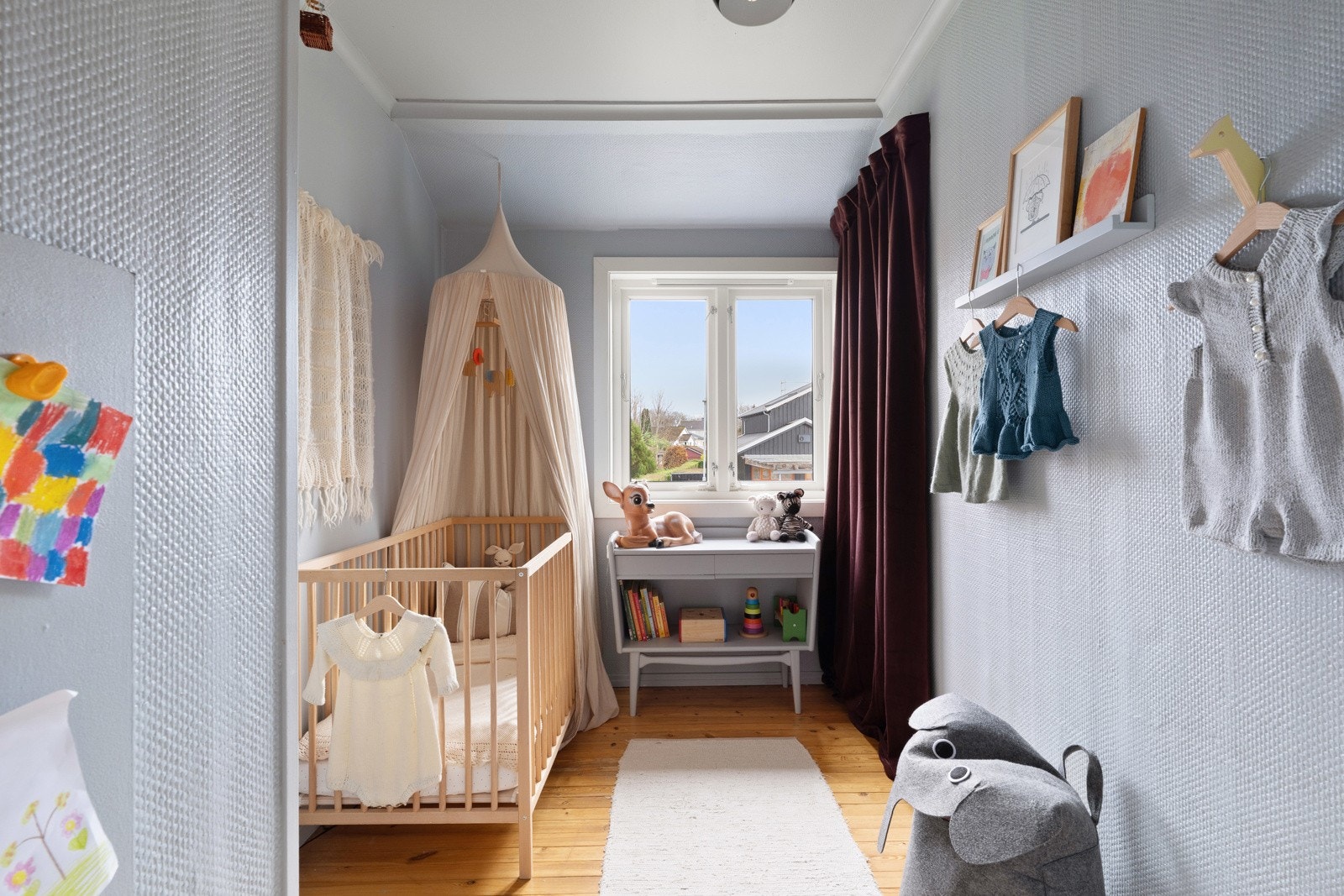 Rommene er fleksible og kan enkelt tilpasses ulike behov, enten det er barnerom, arbeidsrom eller gjesterom. Galleribilde