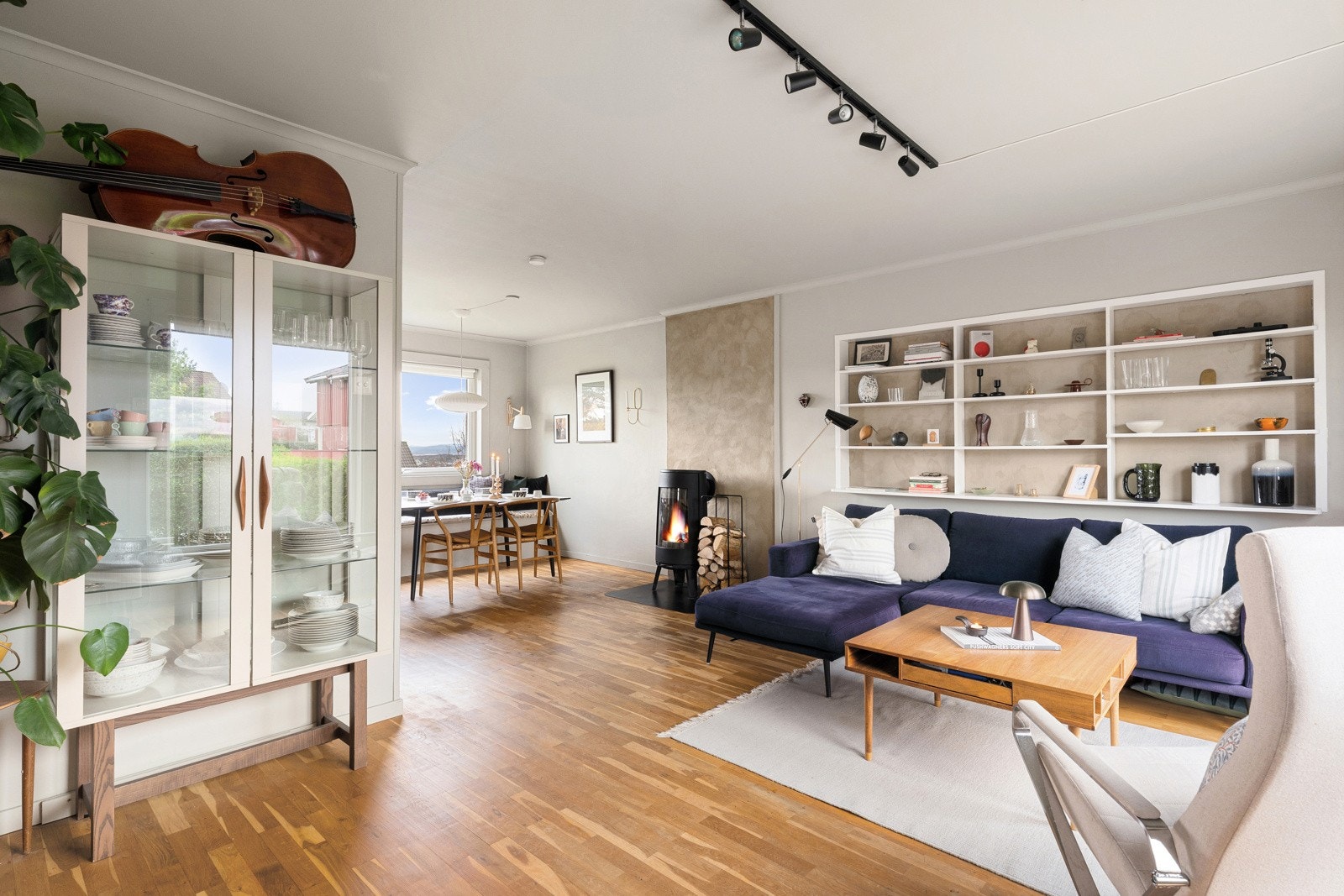 Stuen er av god størrelse, med gode møbleringsmuligheter Galleribilde