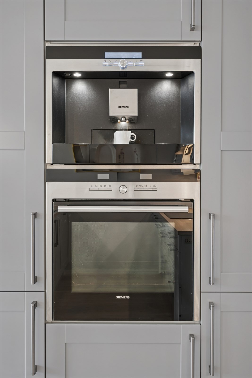 Kjøkkenet er godt utstyrt med integrerte hvitevarer. Galleribilde