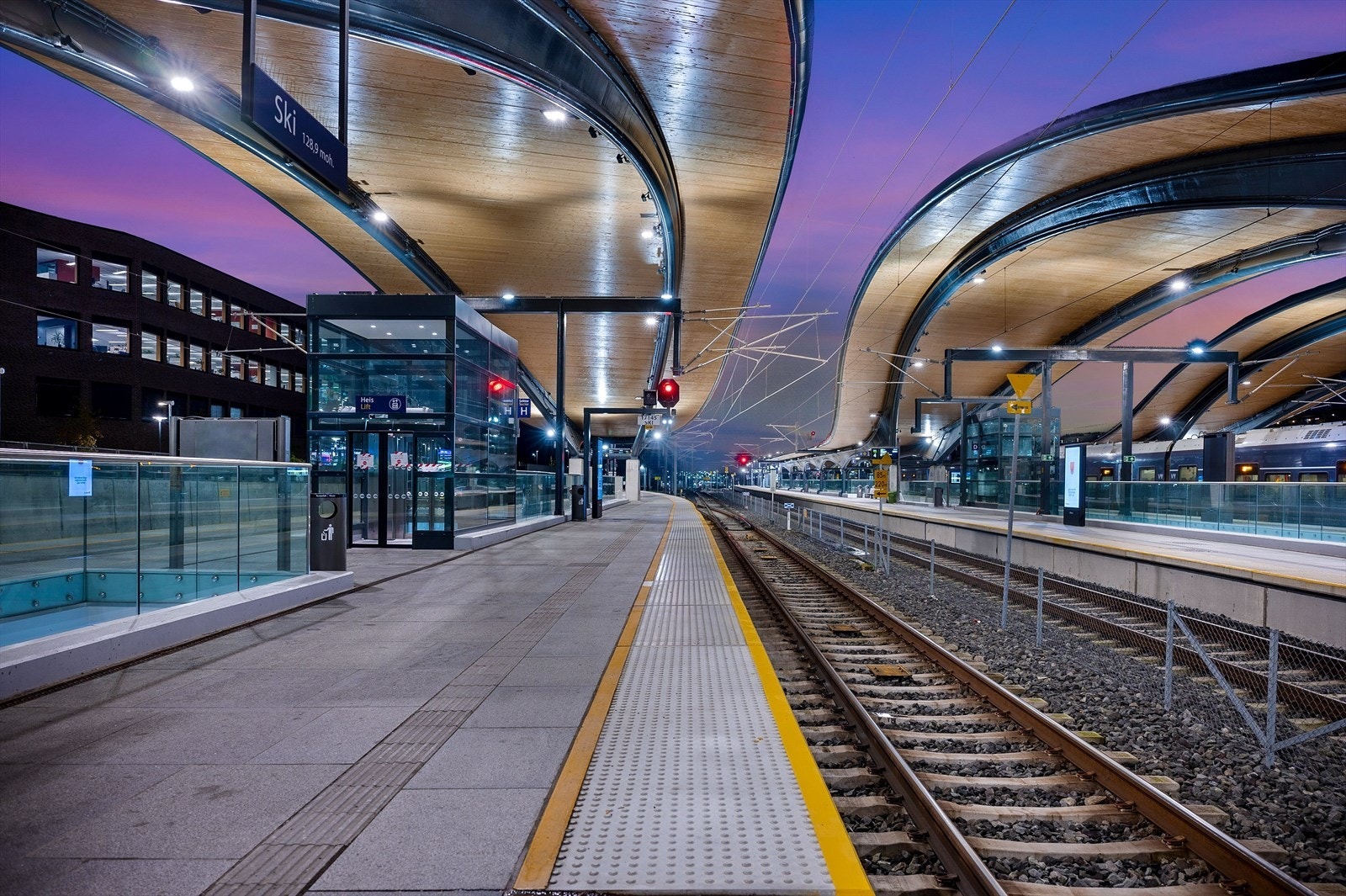 Med Follobanen tar det kun 11 minutter til Oslo S! Galleribilde