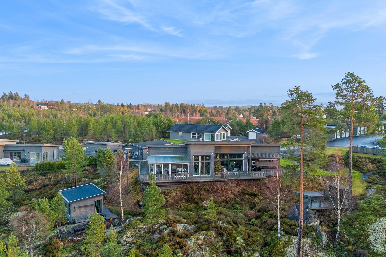 En lekker og velholdt enebolig med alt på et plan og sentrumsnær beliggenhet. Galleribilde