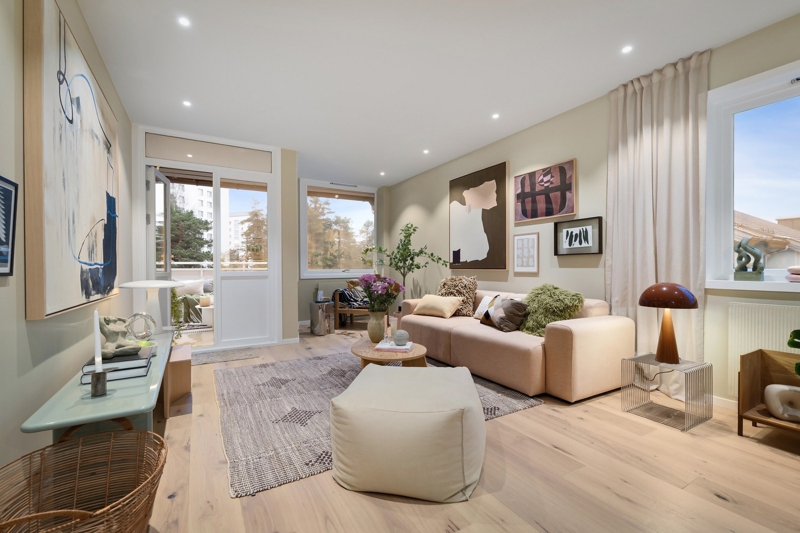 Gjennomgående endeleilighet med gode innvendige lysforhold Galleribilde