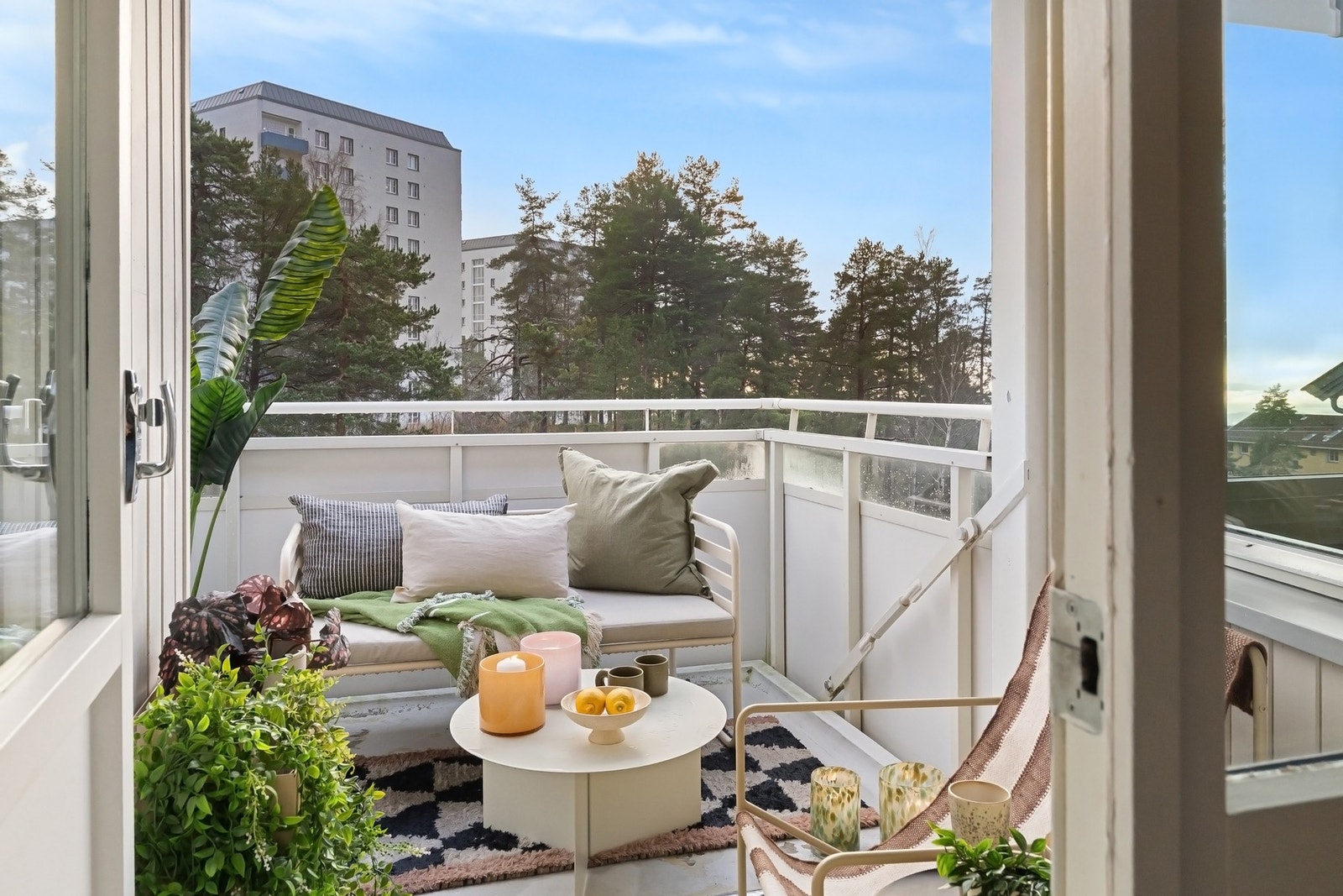 Balkongen ligger høyt og luftig på hjørnet Galleribilde