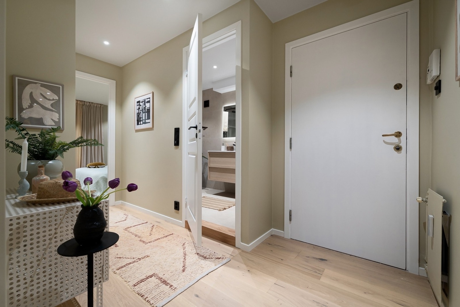 Lys og innbydende entrè/gang Galleribilde