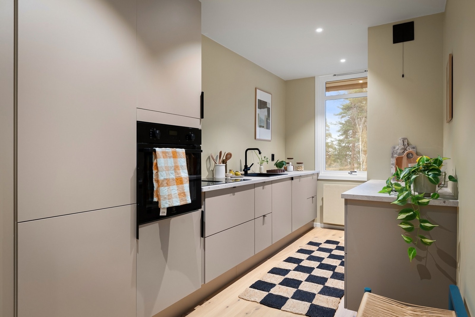 Stilrent og praktisk kjøkken Galleribilde