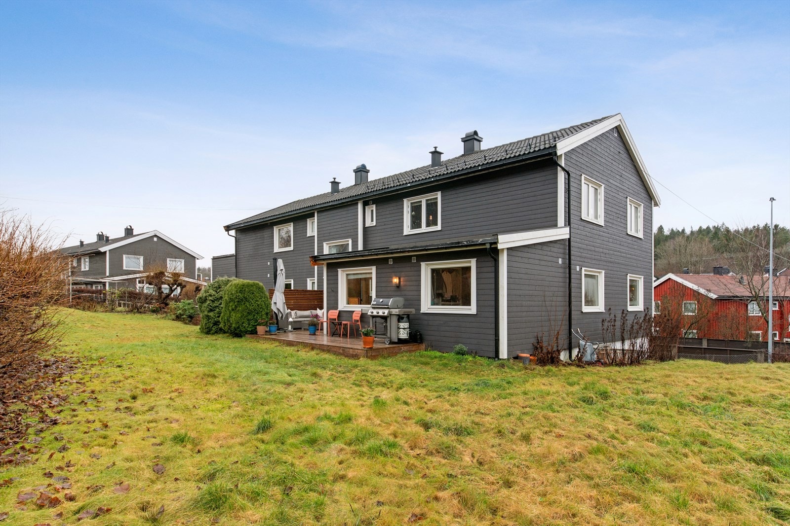 Leiligheten disponerer ellers tre eksterne boder med et samlet areal på 11 kvm som gir god lagringsplass og en garasje. Galleribilde