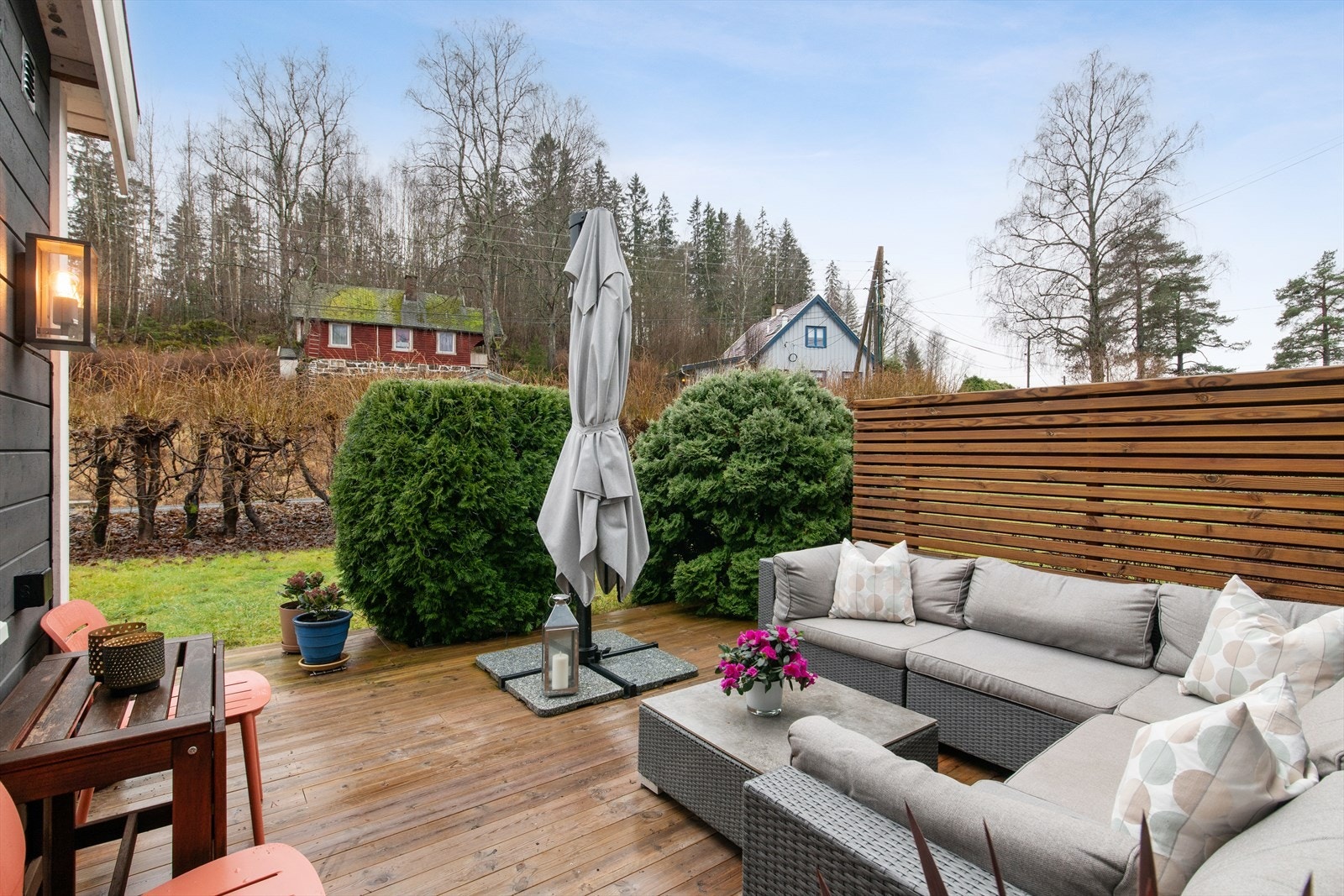 Uteområdet ligger solrikt til. Galleribilde