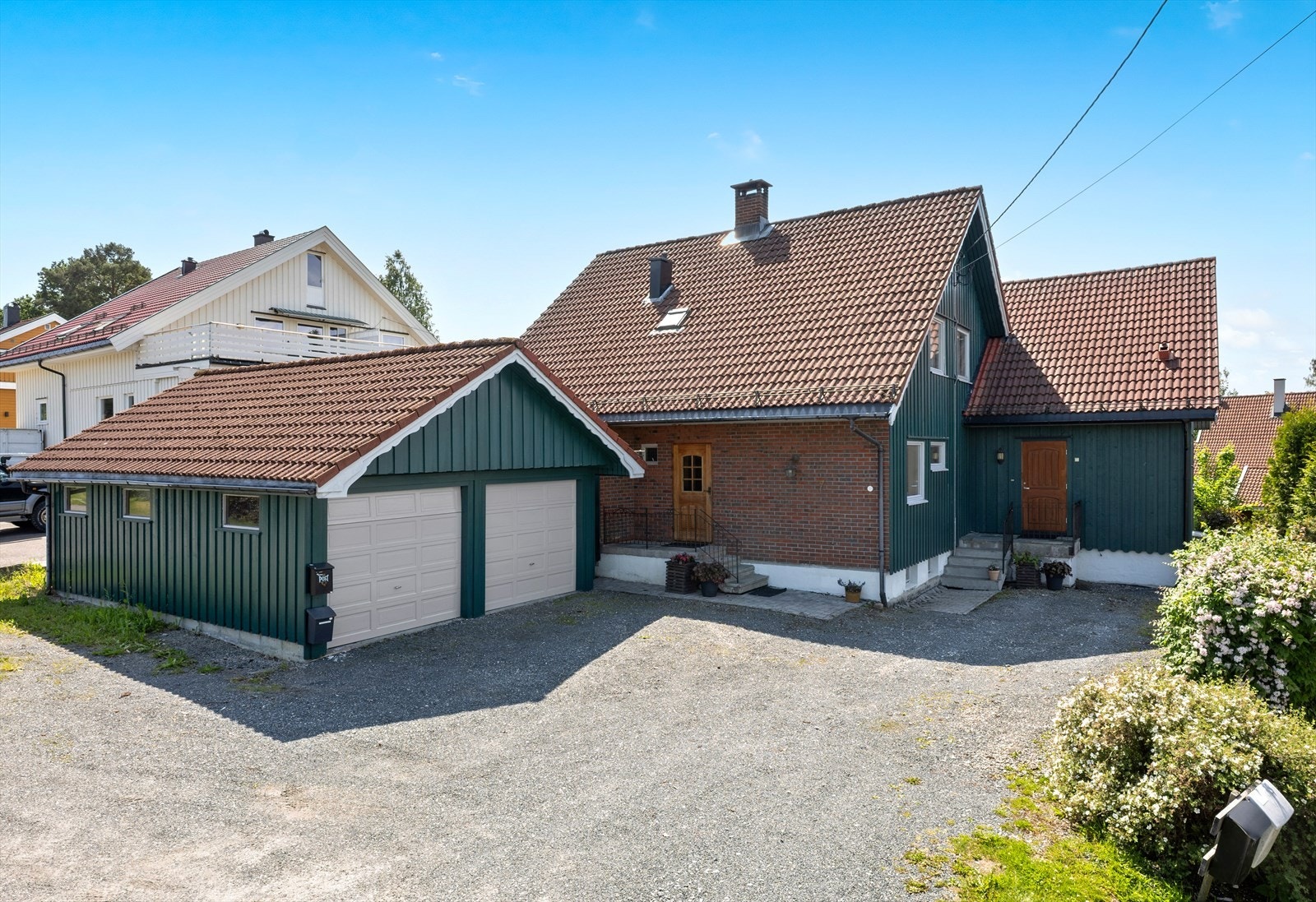 Dette er en attraktiv enebolig med to uteleideler og dobbelgarasje Galleribilde